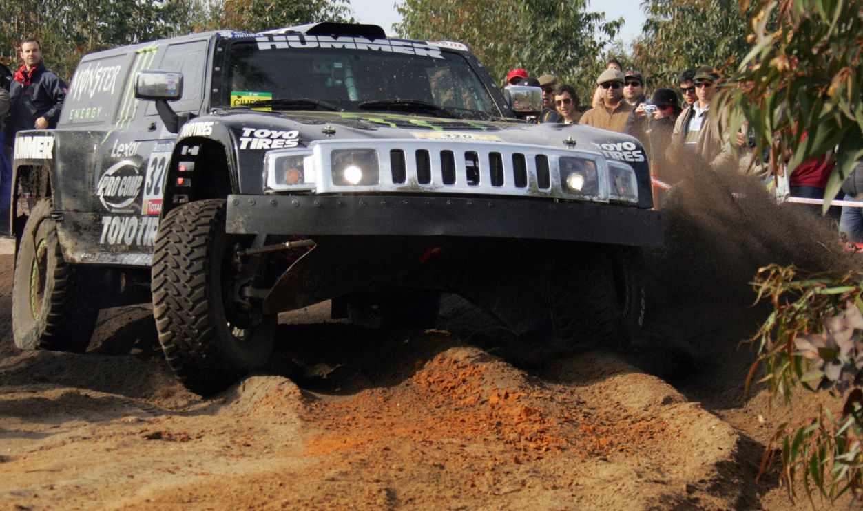 Gettyimages - 72940540, US Robby Gordon (Hummer) drives his car Portimao, PORTUGAL: US Robby Gordon (Hummer) drives his car during the first stage of the 29th Dakar between Lisbon and Portimao, 06 January 2007. Portugal's Carlos Sousa (Volkswagen) won the stage. AFP PHOTO DAMIEN MEYER