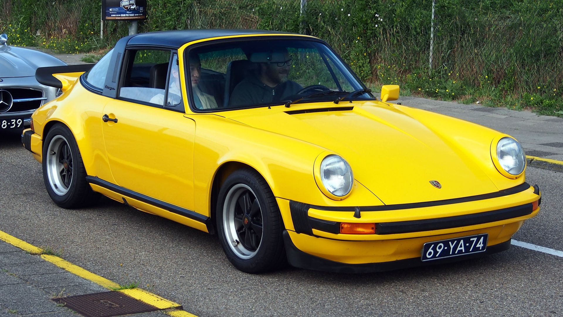 File:1975 PORSCHE CARRERA TARGA, licence 69-YA-74.JPG