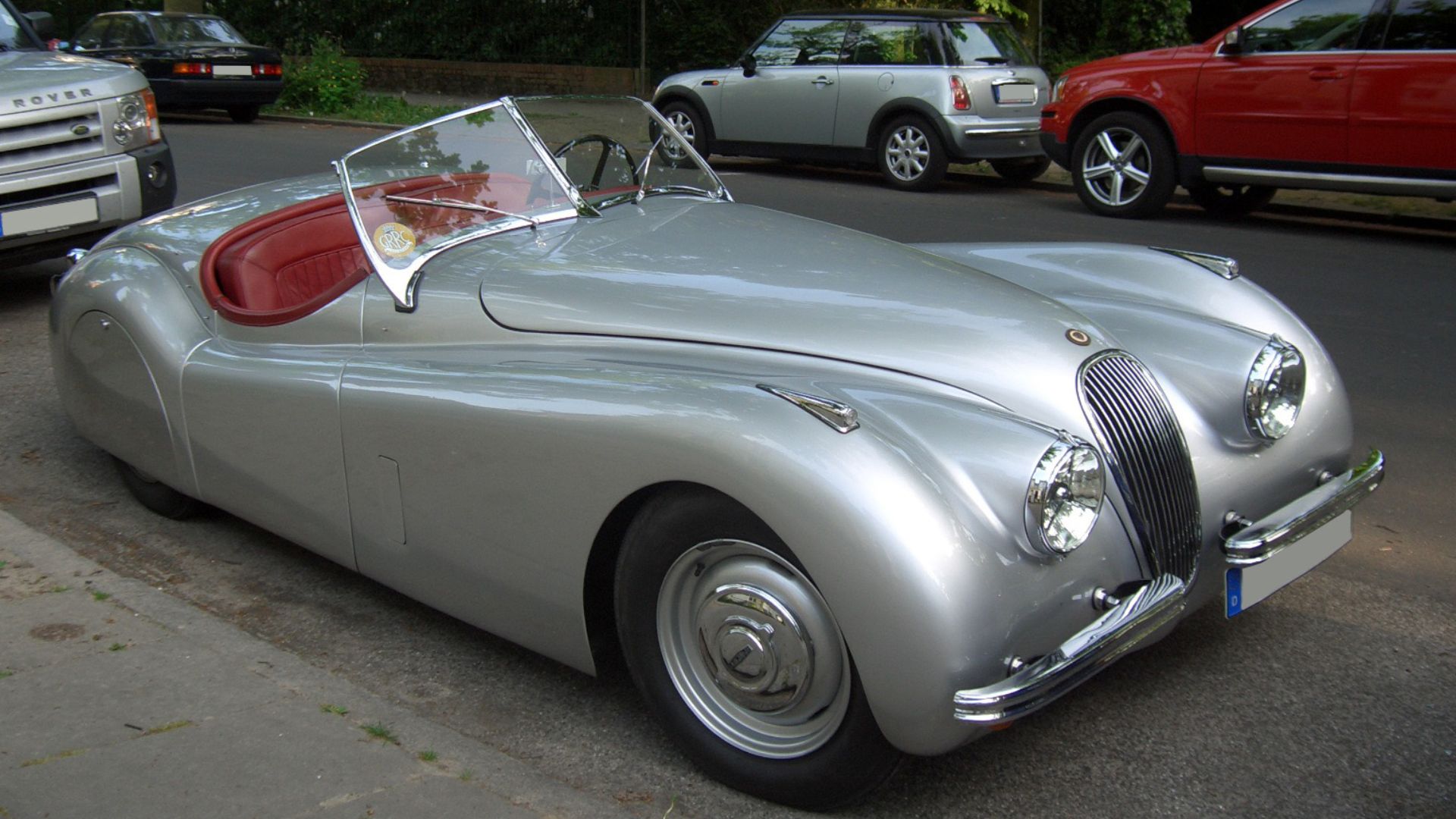 File:Jaguar XK120 front.jpg