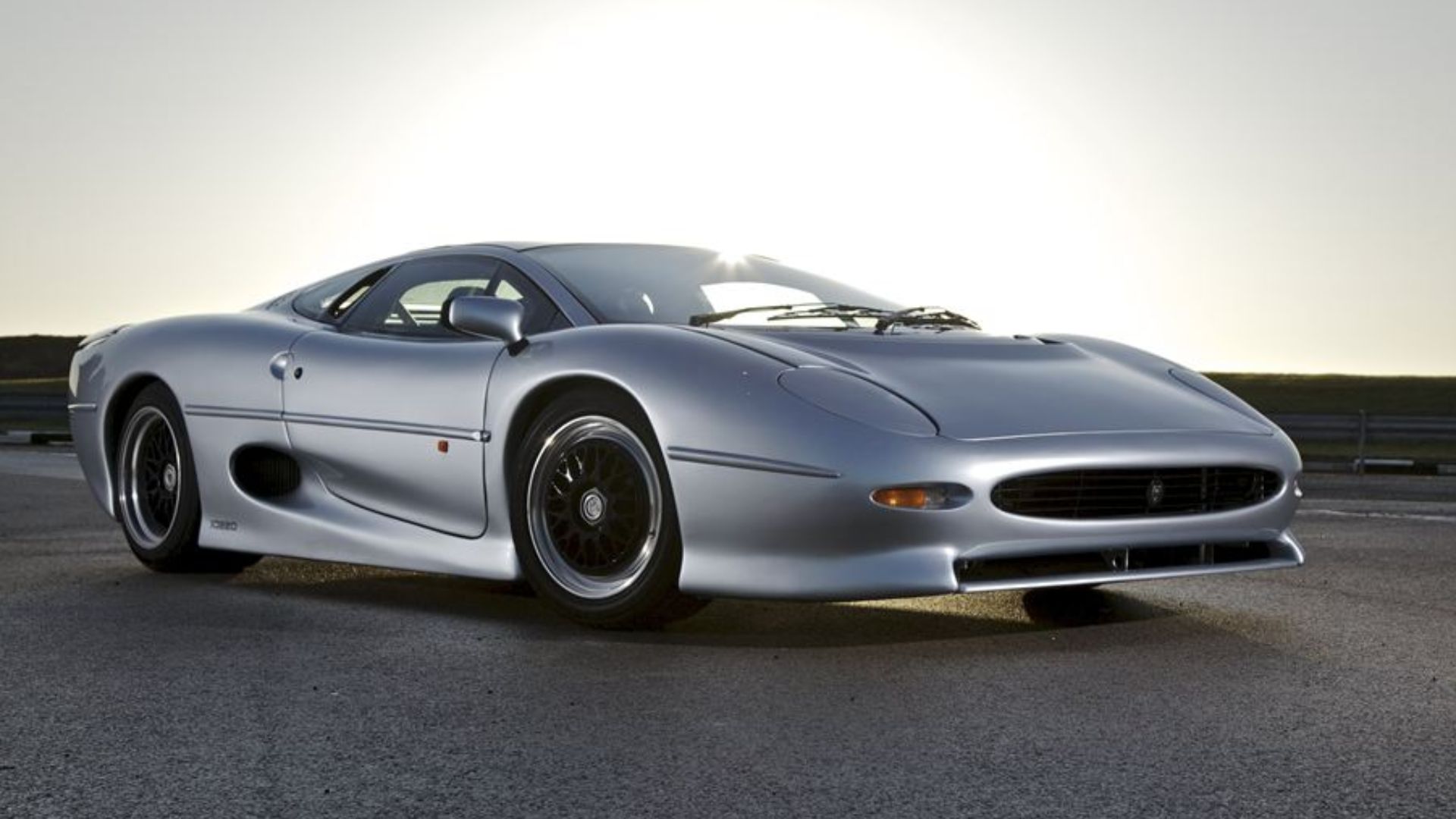 File:Jaguar XJ220 Front JagMENA.jpg