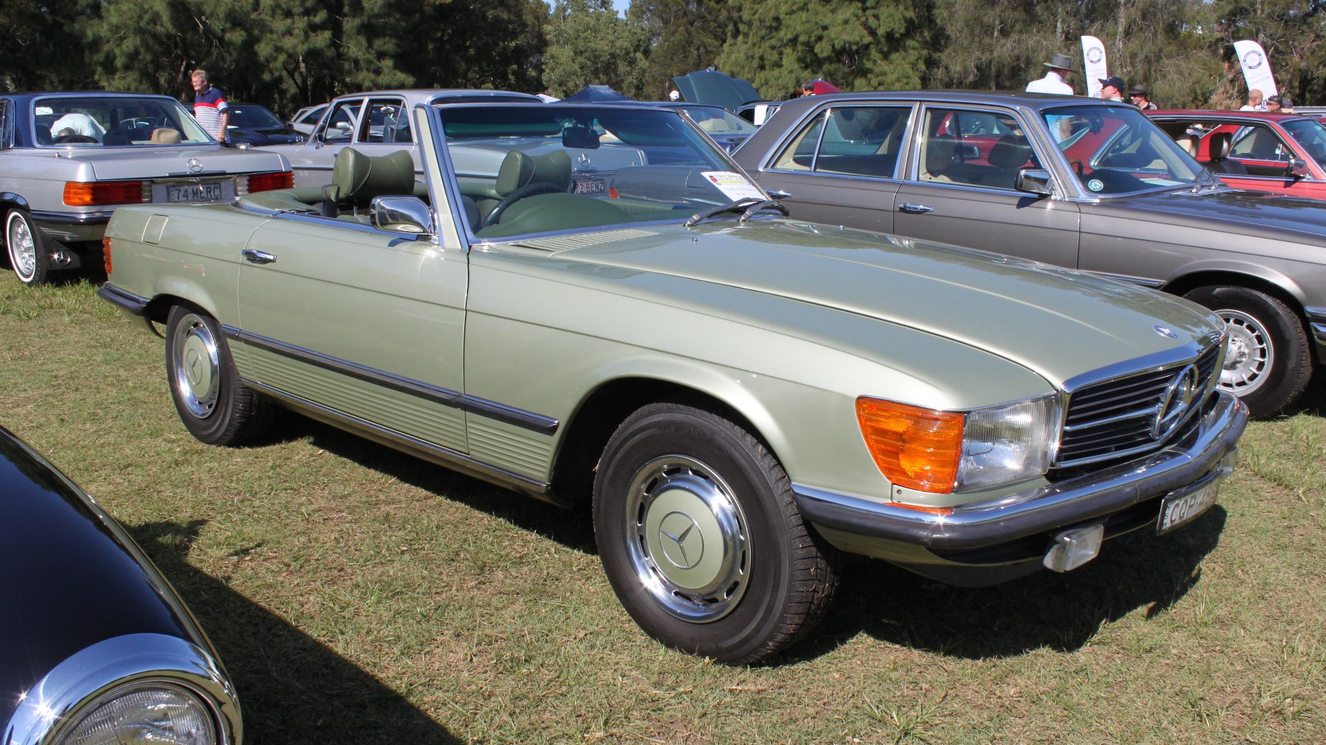 File:1975 Mercedes-Benz 450 SL (R 107) roadster (16082910673).jpg