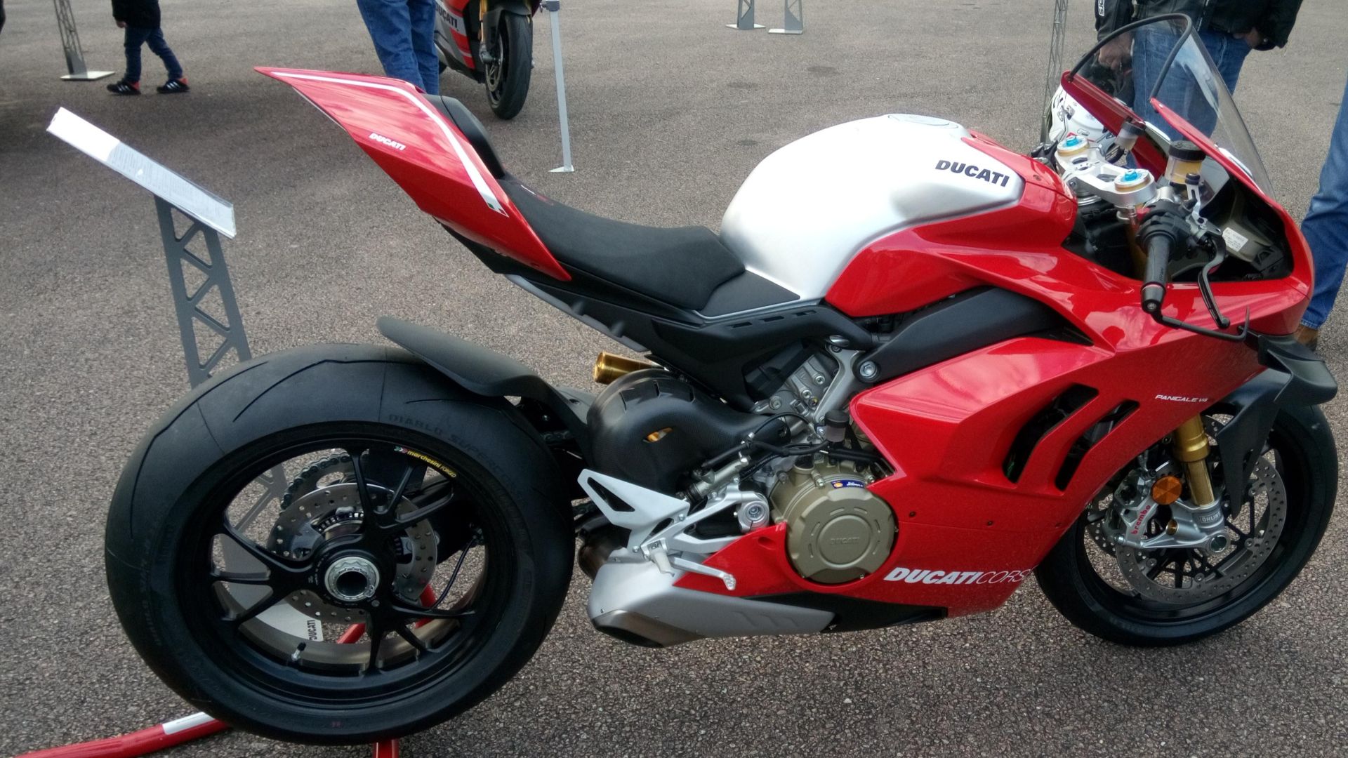 File:Ducati Panigale V4 R (3).jpg