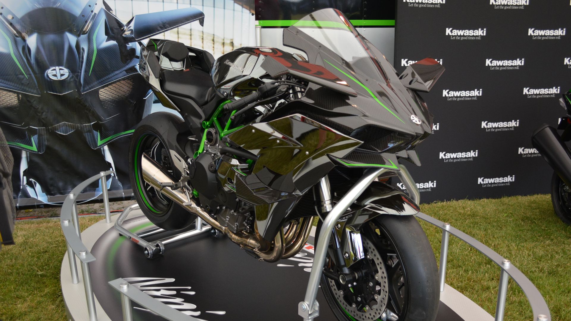 File:Kawasaki Ninja H2R 750 (19817222721).jpg