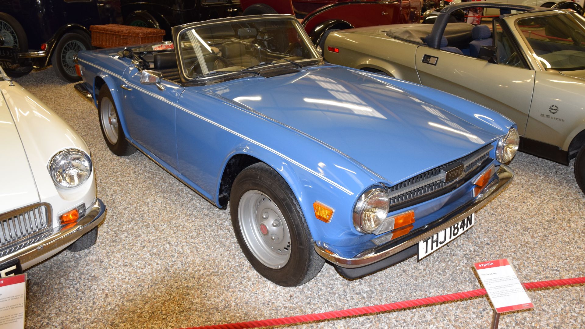 File:1975 Triumph TR6 (34397261724).jpg