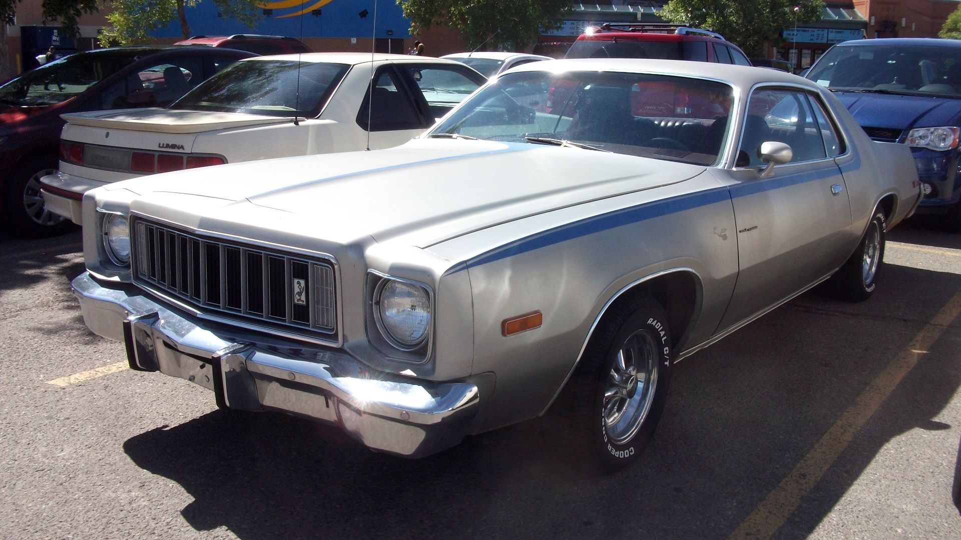 File:1975 Plymouth Roadrunner (6073290700).jpg