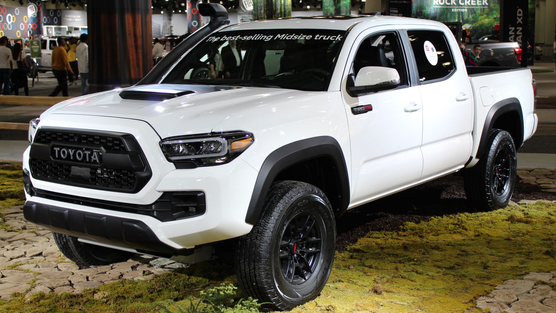 File:2020 Toyota Tacoma TRD Pro front NYIAS 2019.jpg