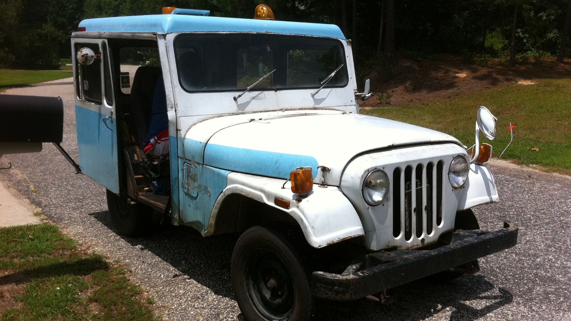 File:1983 Jeep DJ working delivering mail in 2011 front.jpg