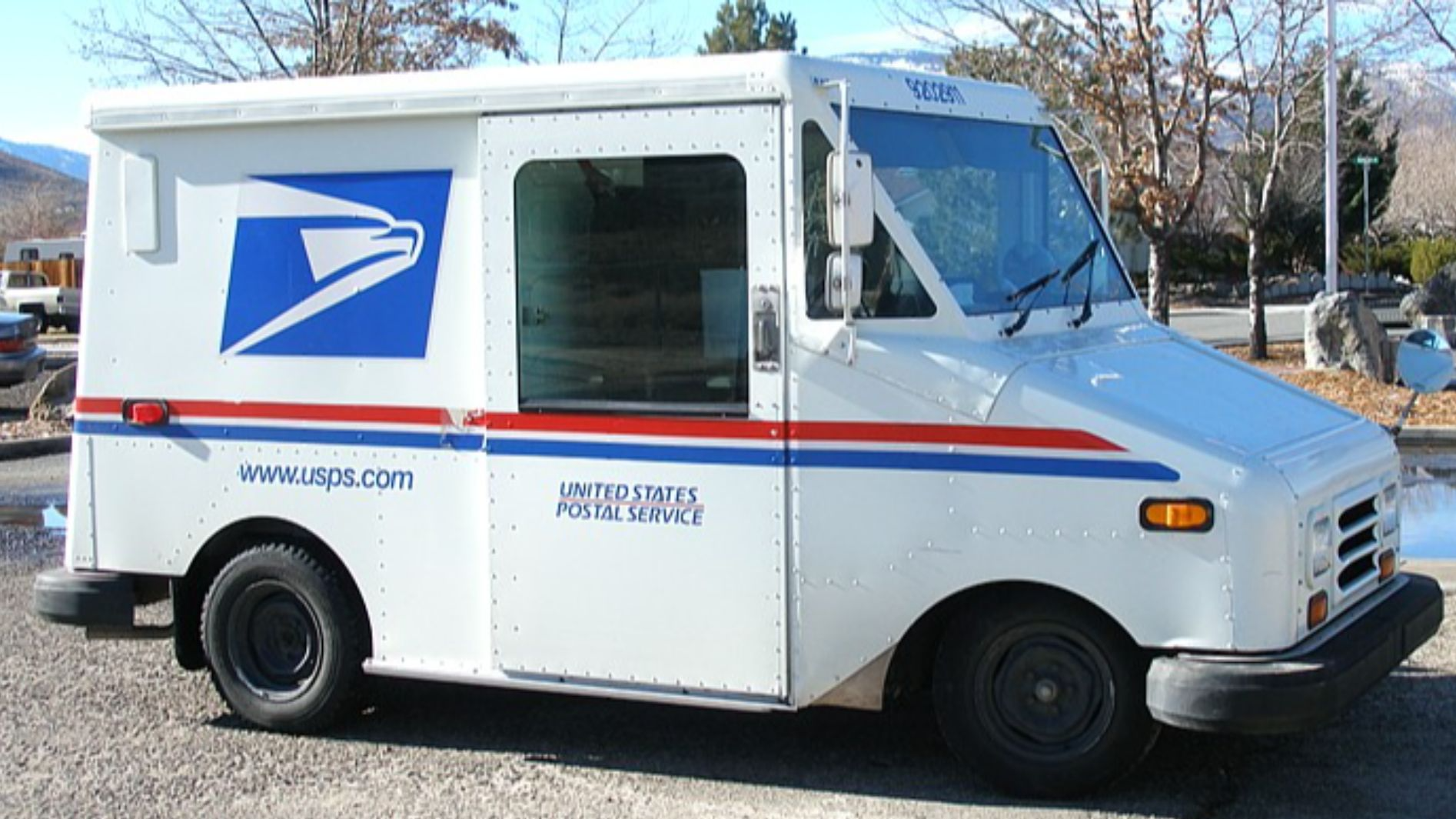 File:Small USPS Truck.jpg