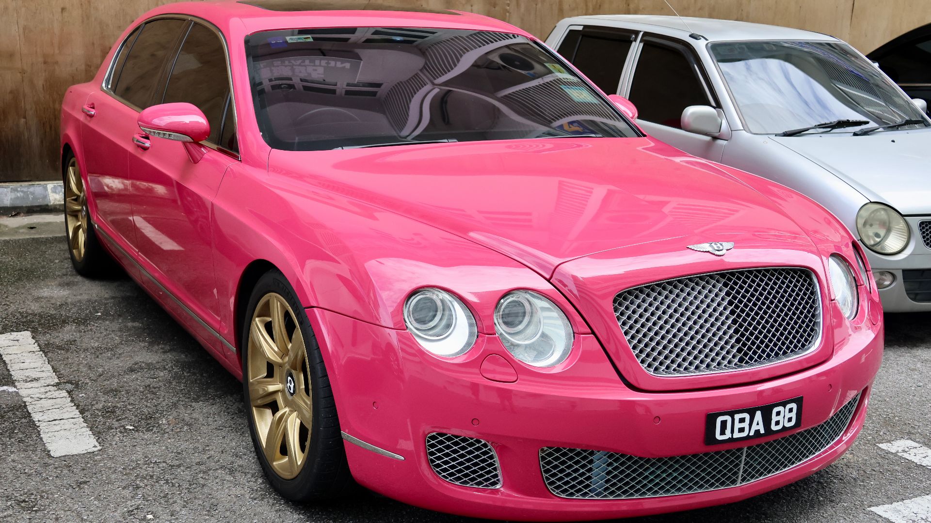 File:Bentley Continental Flying Spur (Pink) in Miri, Malaysia 01.jpg