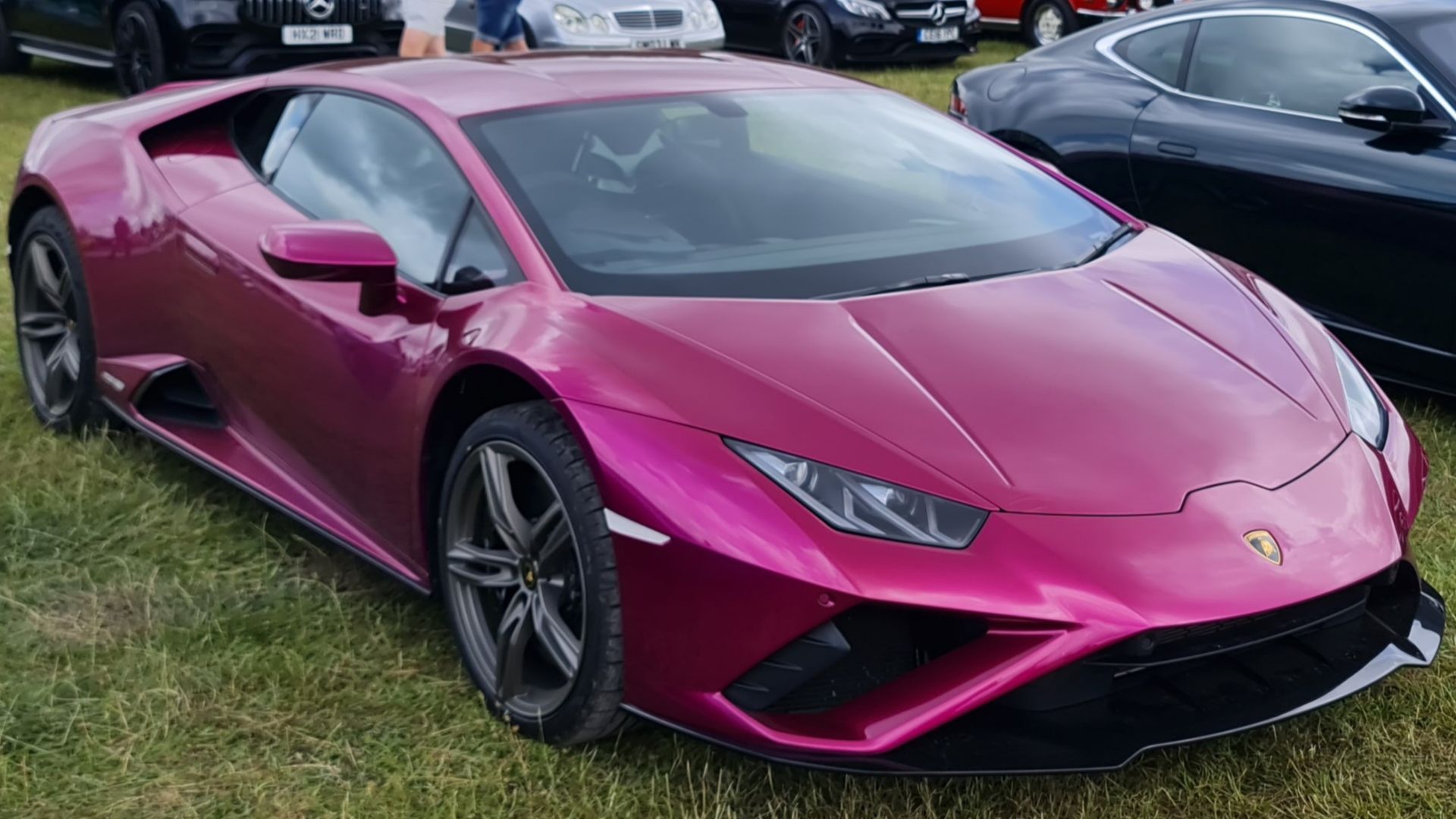 File:Lamborghini Huracan in Purple FOS22.jpg