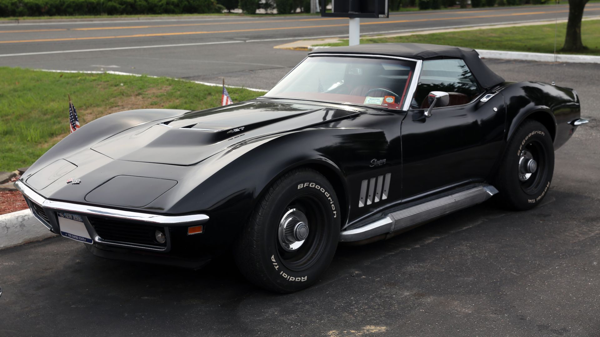 File:1969 Chevrolet Corvette Stingray convertible, all black.jpg