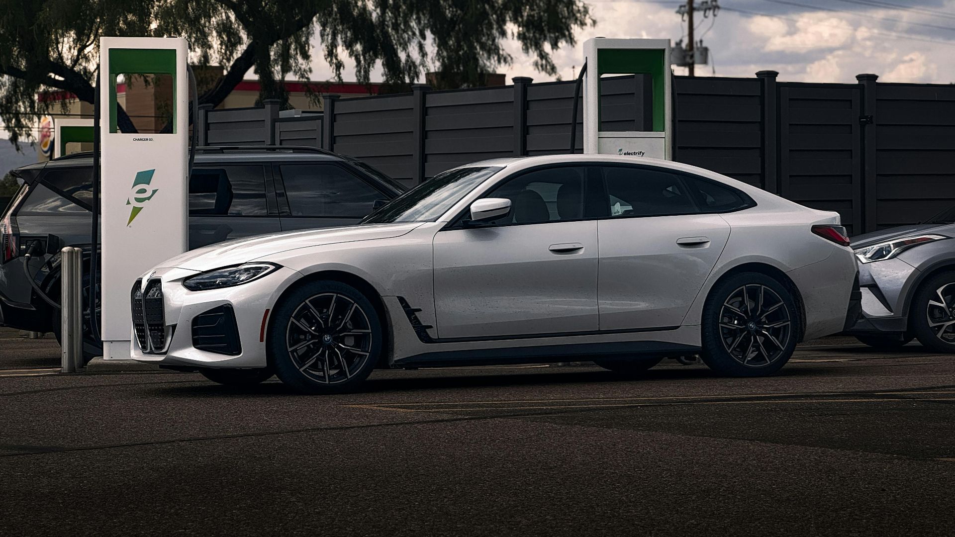 𝓢𝓱𝓪𝓷𝓮 𝓦𝓮𝓼𝓽 ™