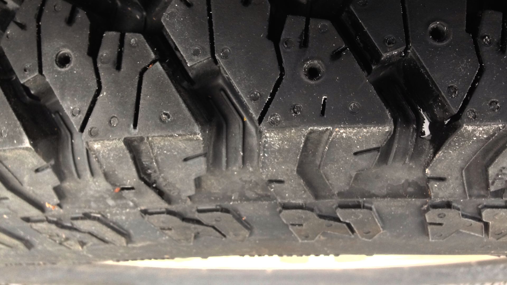 File:Studdable snow tire.jpg