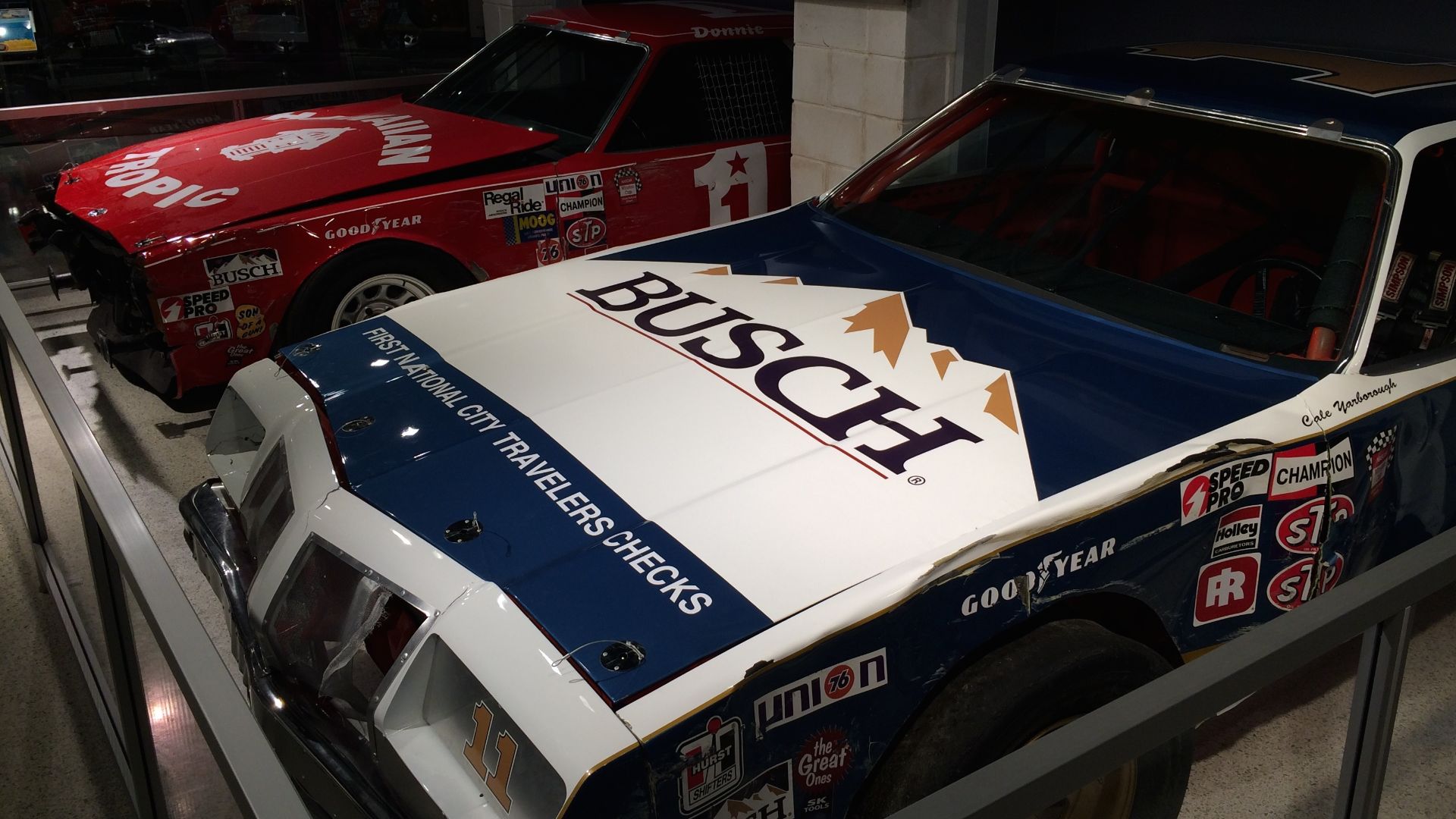 File:Cale Yarborough Donnie Allison 1979 Daytona 500 Cars(13457308553).jpg