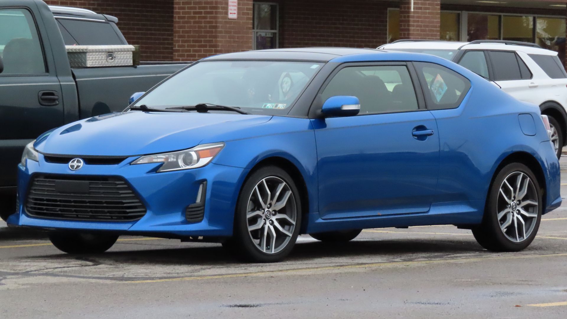 File:2016 Scion tC, front left, 10-28-2023.jpg