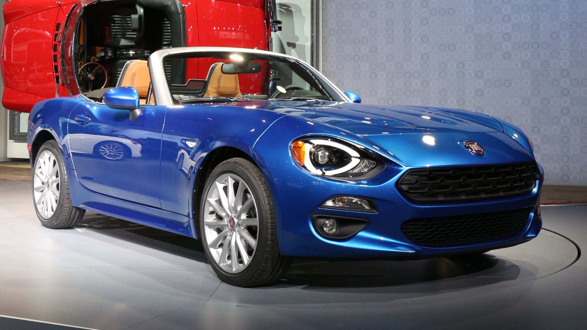 File:Fiat 124 Spider - LA Auto Show 2015 (23121899872) (cropped).jpg