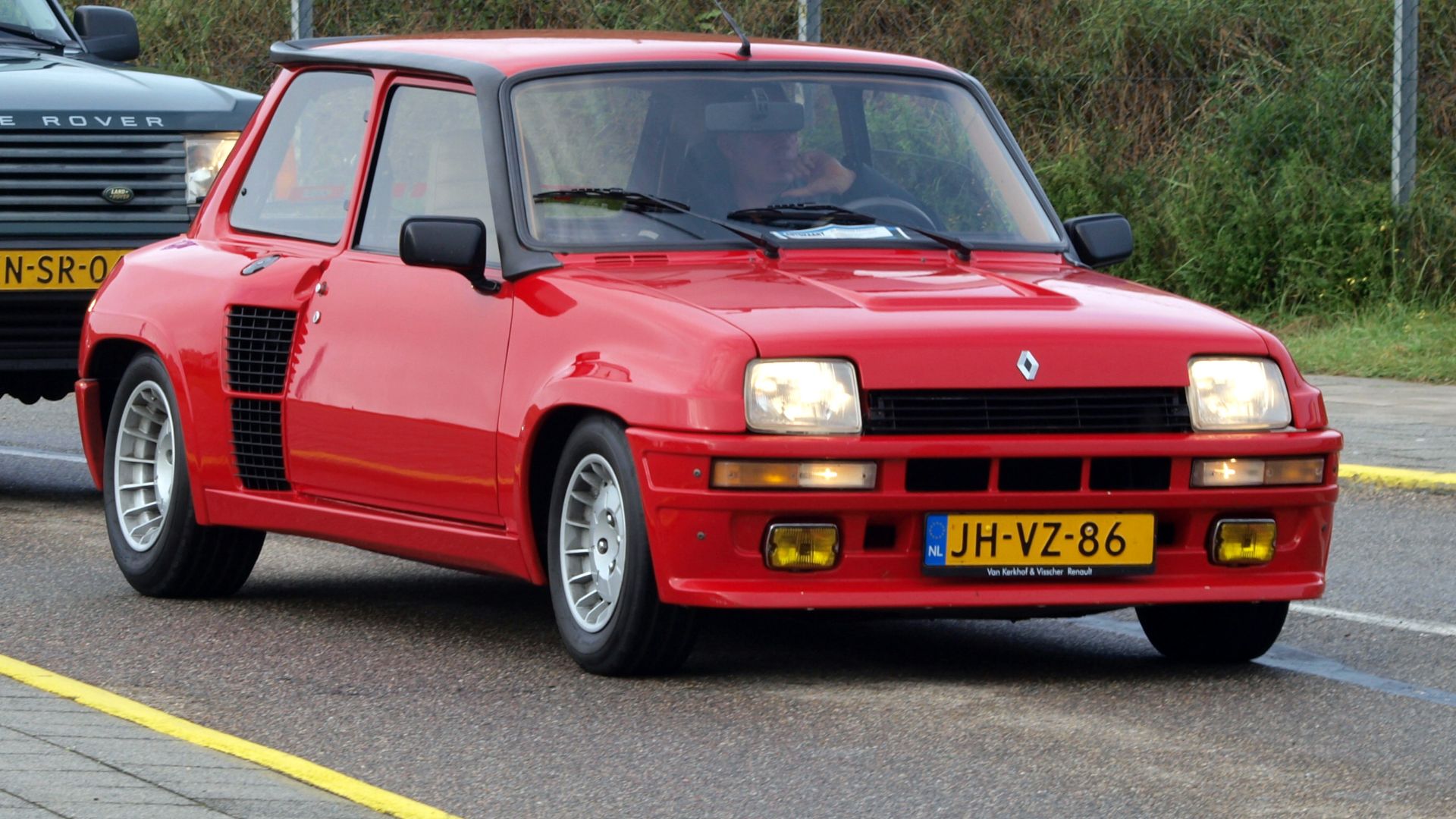File:Nationale oldtimerdag Zandvoort 2010, 1981 RENAULT 5 TURBO, JH-VZ-86 pic2.JPG