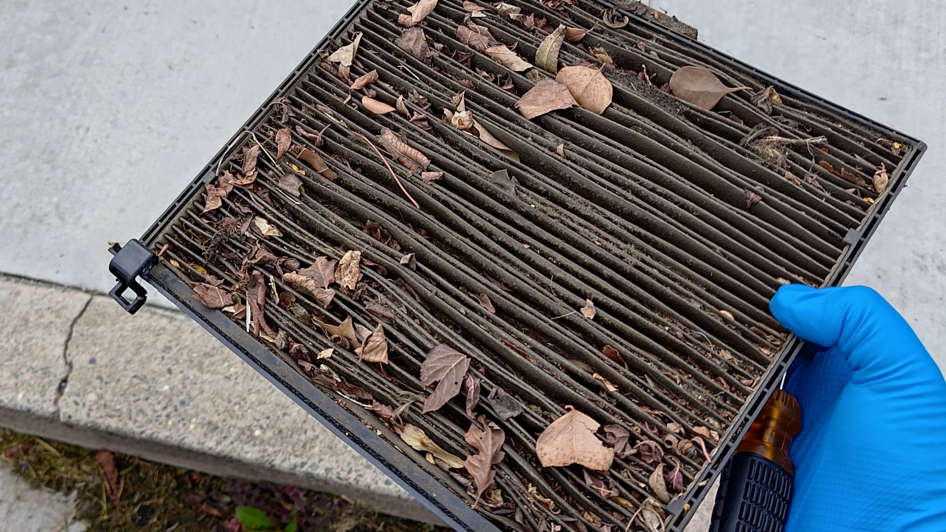 File:A dirty cabin filter.jpg