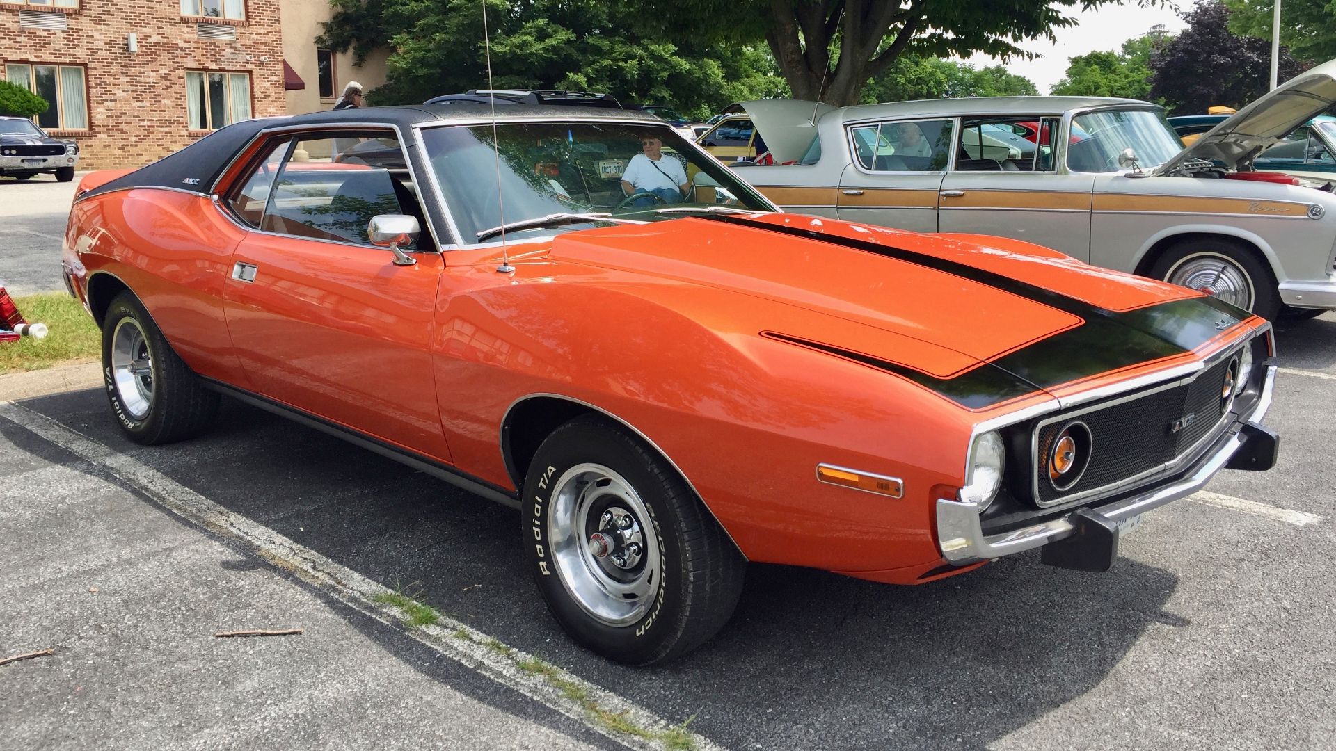 File:1974 AMC Javelin AMX muscle in Sienna Orange and black with 401 and automatic at 2017 AMO meet 01of15.jpg