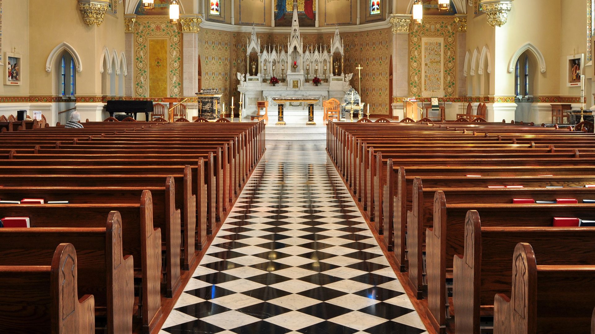 File:Interior of St Andrew's Catholic Church in Roanoke, Virginia.jpg