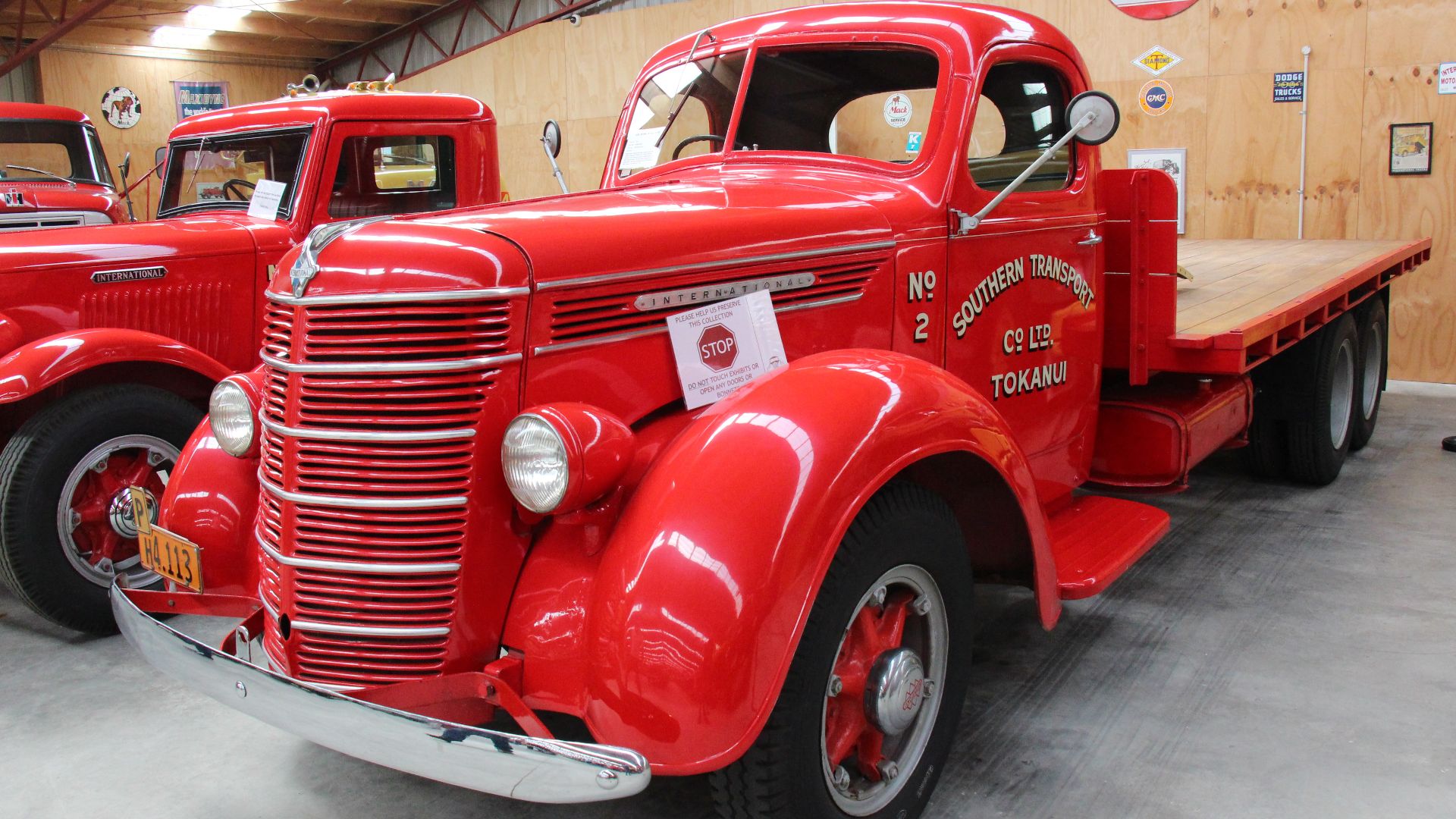 File:1938 International DS216T Truck (30477856750).jpg