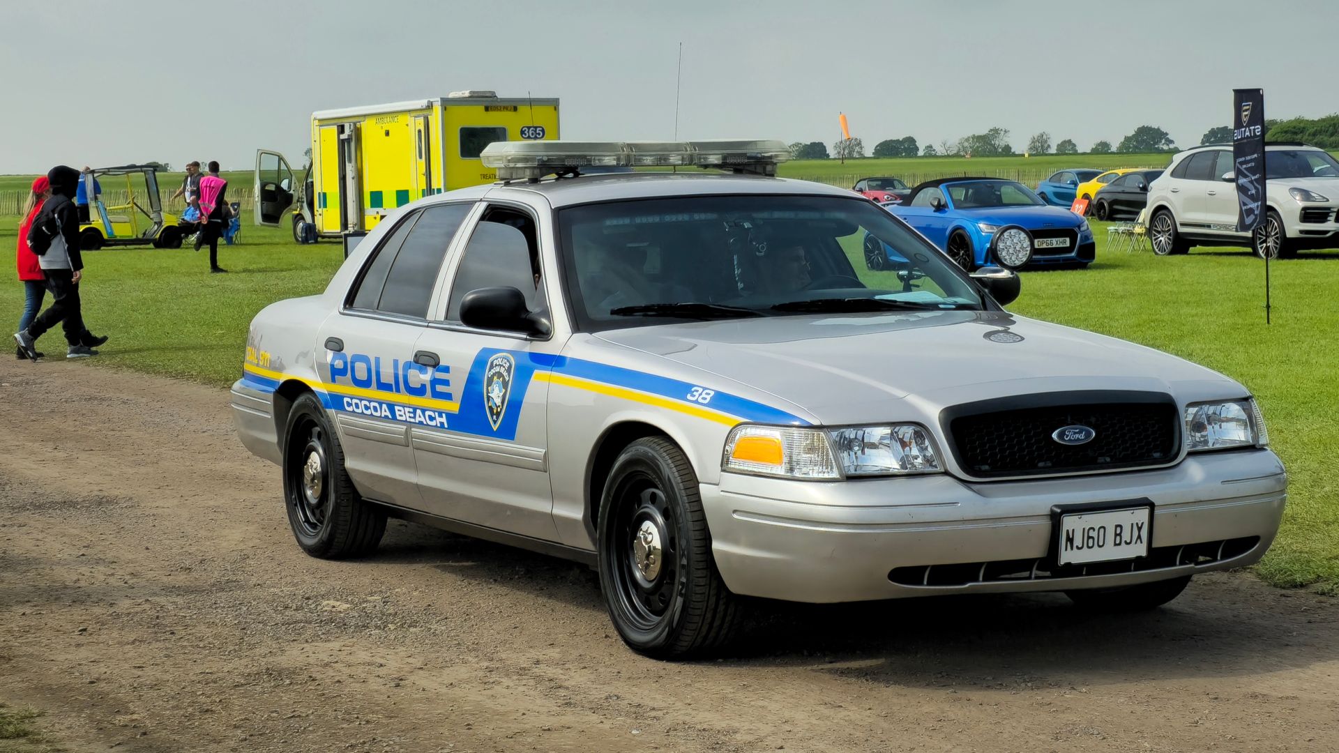File:2010 Ford Crown Victoria Police Cruiser 3.jpg
