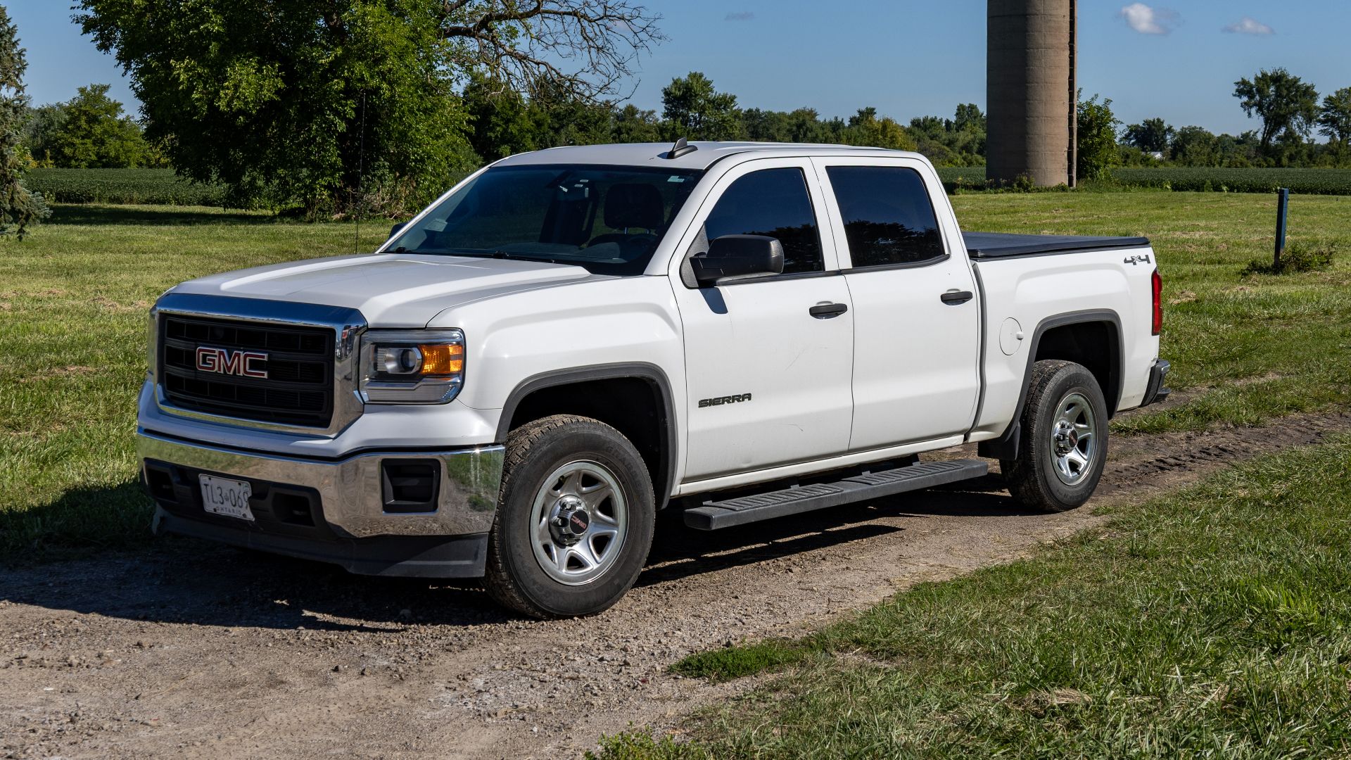 File:GMC Sierra 1500 pickup truck, Essex, Ontario, 2025-08-30.jpg