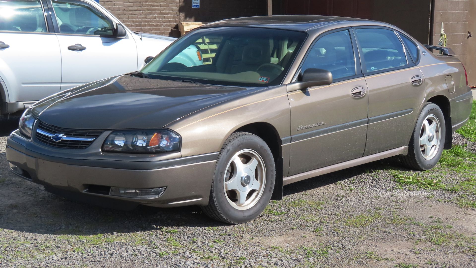 File:2002 Chevrolet Impala LS, front left, 05-26-2025.jpg