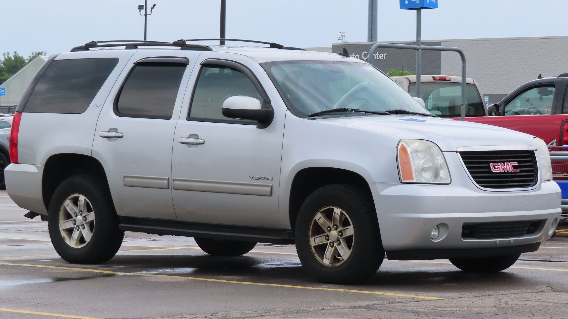 File:10-14 GMC Yukon.jpg
