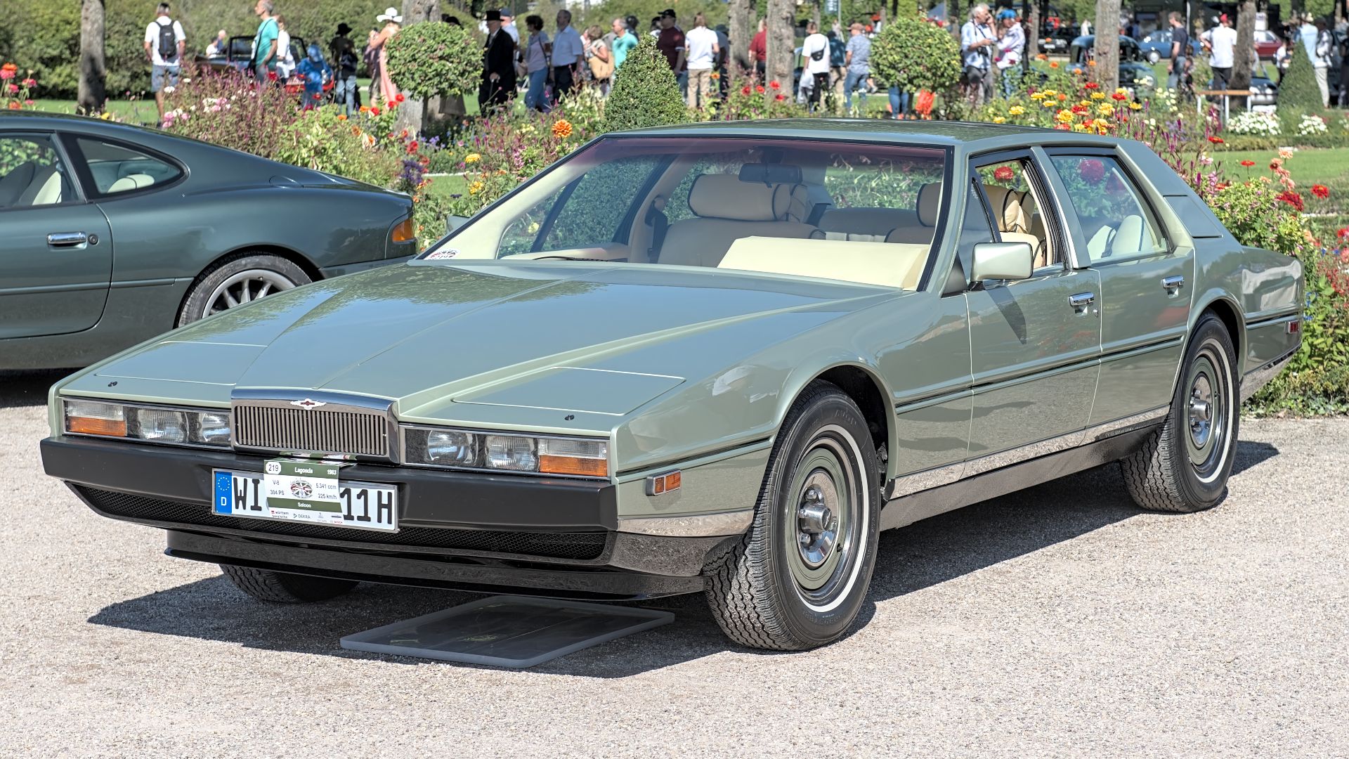 File:1983 Aston Martin Lagonda Series 2 Classic-Gala 2025 DSC 1111.jpg