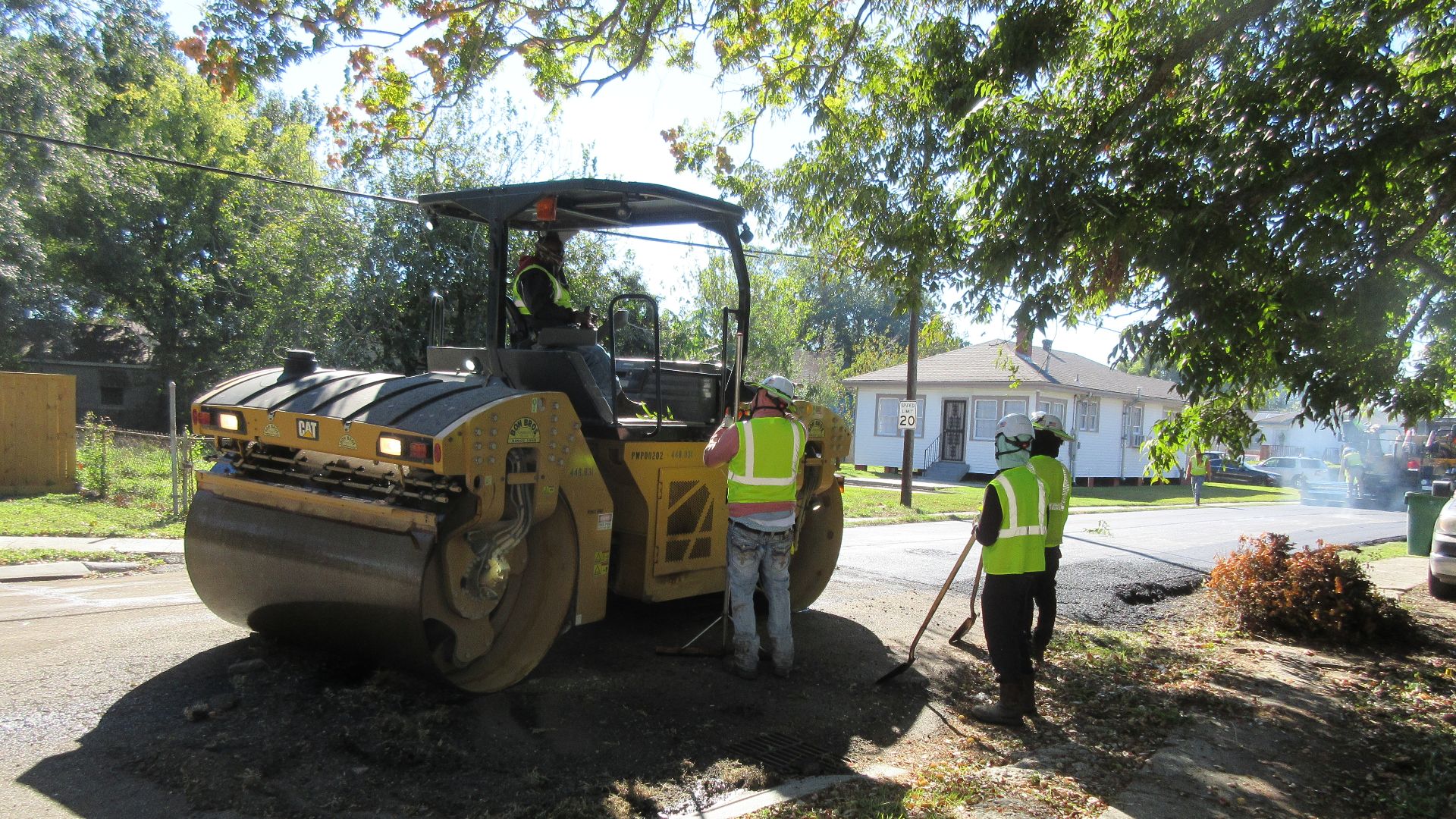 File:Roadwork, Old Jefferson Louisiana November 2023 Roller.jpg