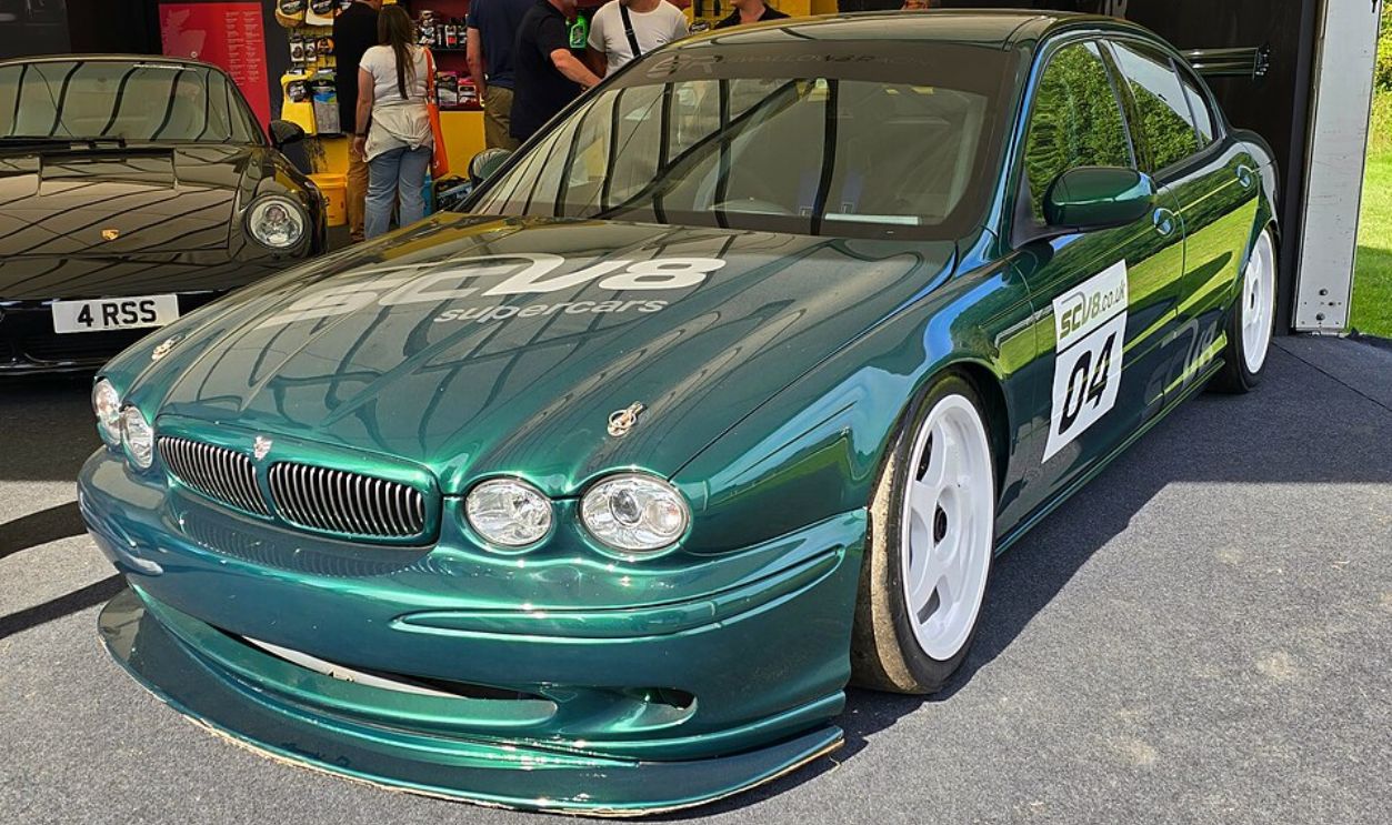 File:Jaguar X-Type SCV8.jpg