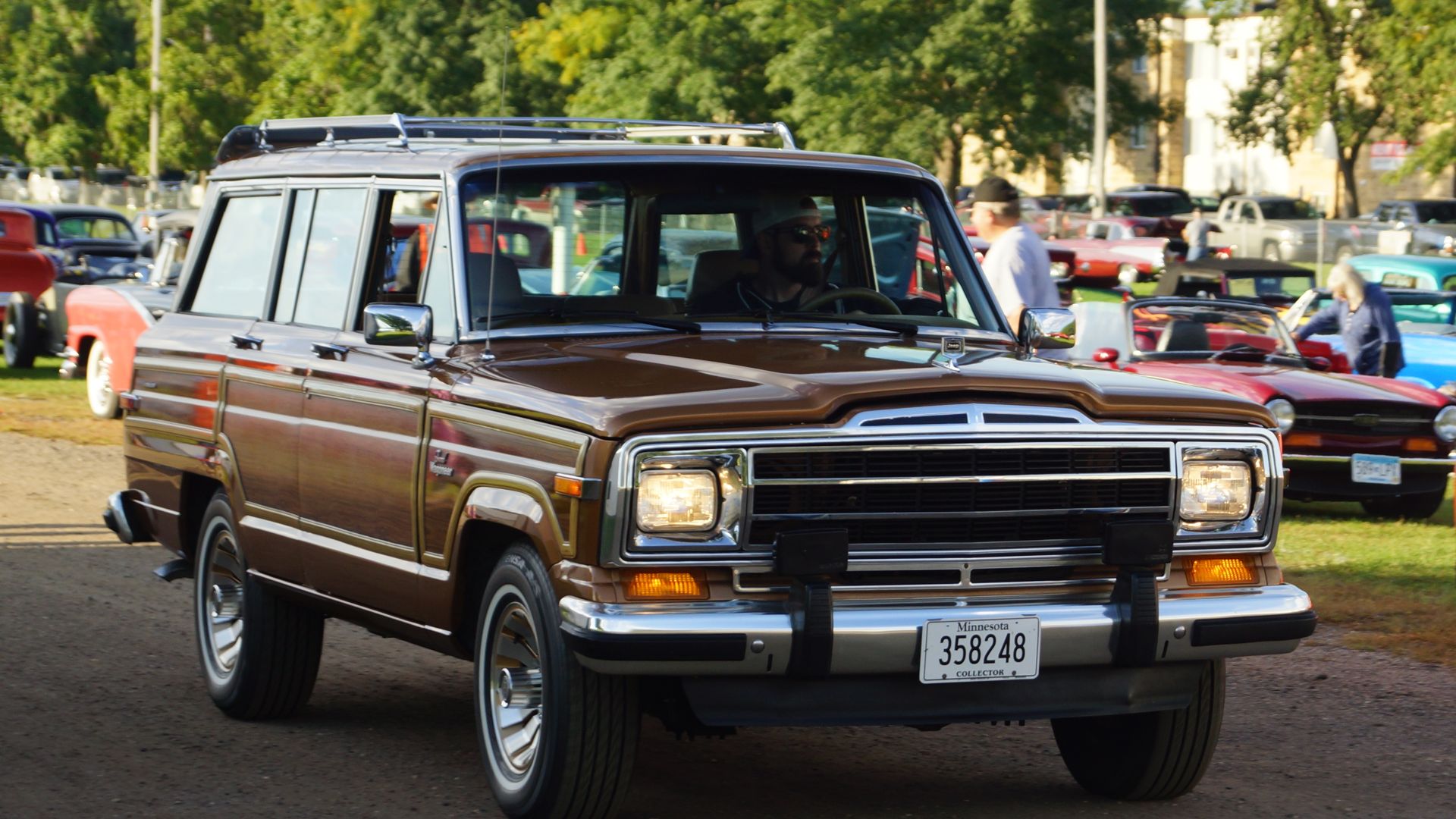 File:1986 Jeep Grand Wagoneer (29152109274).jpg