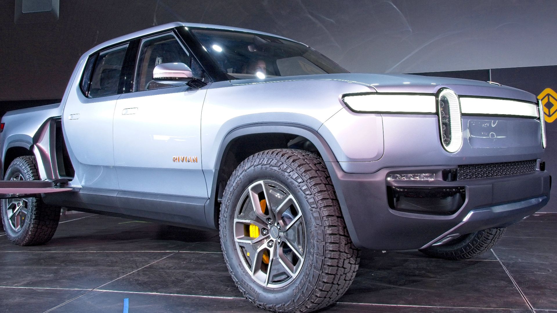 File:Debut of the Rivian R1T pickup at the 2018 Los Angeles Auto Show, November 27, 2018.jpg