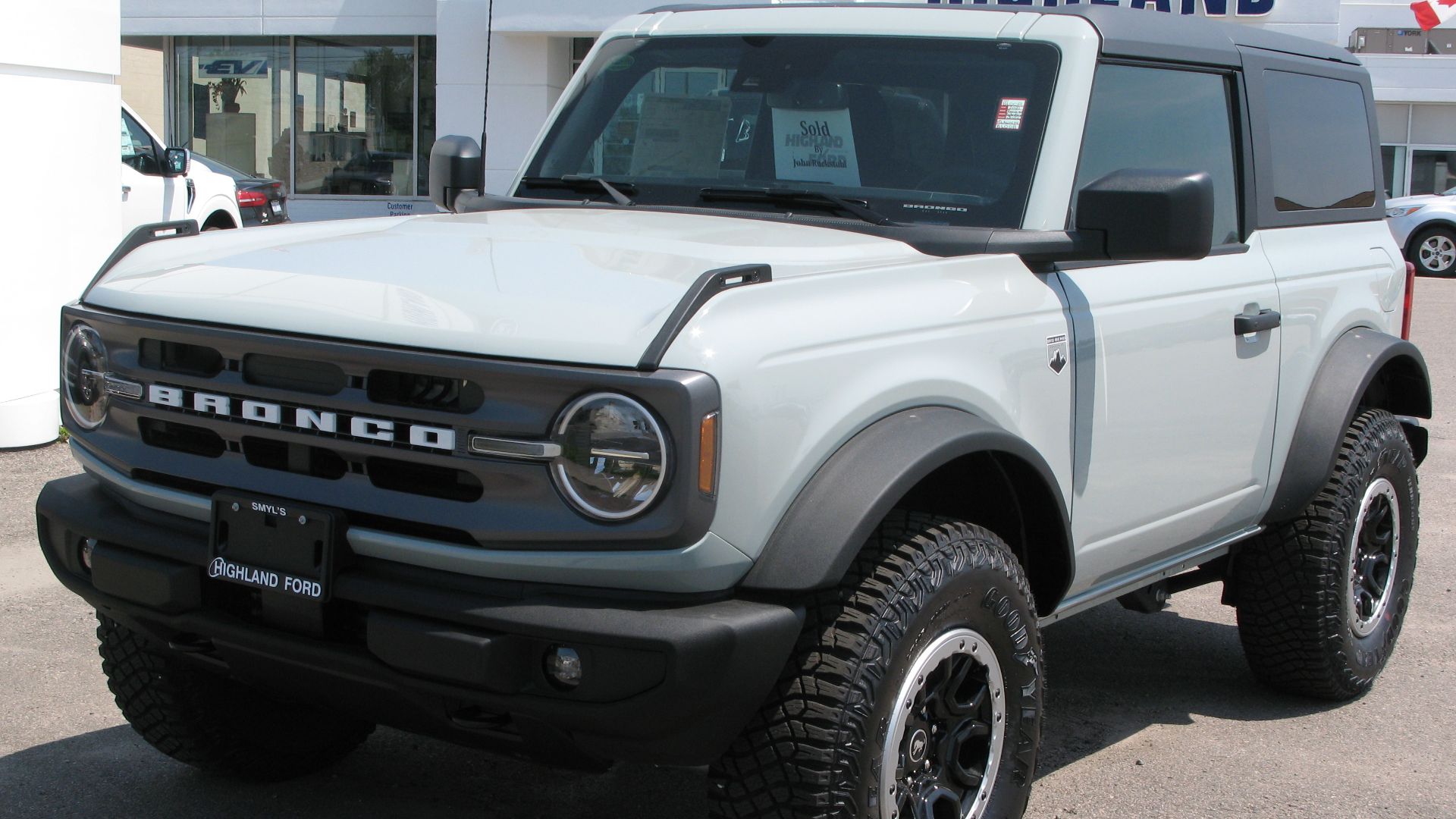 File:2021 Ford Bronco Big Bend, Front Left, 07-11-2021.jpg