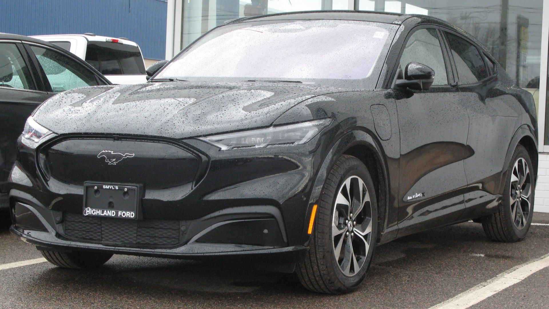 File:2021 Ford Mustang Mach-E Premium, Front Left, 04-11-2021.jpg