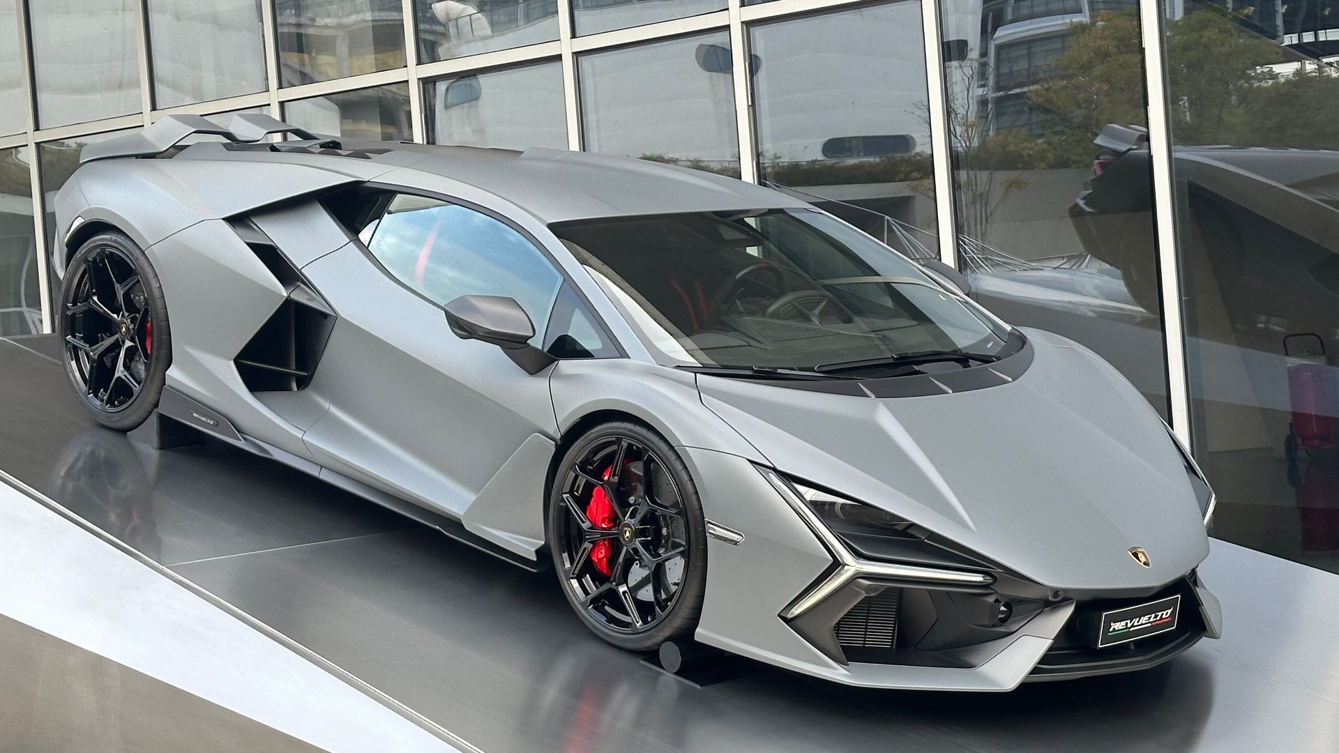 File:Lamborghini Revuelto 001.jpg