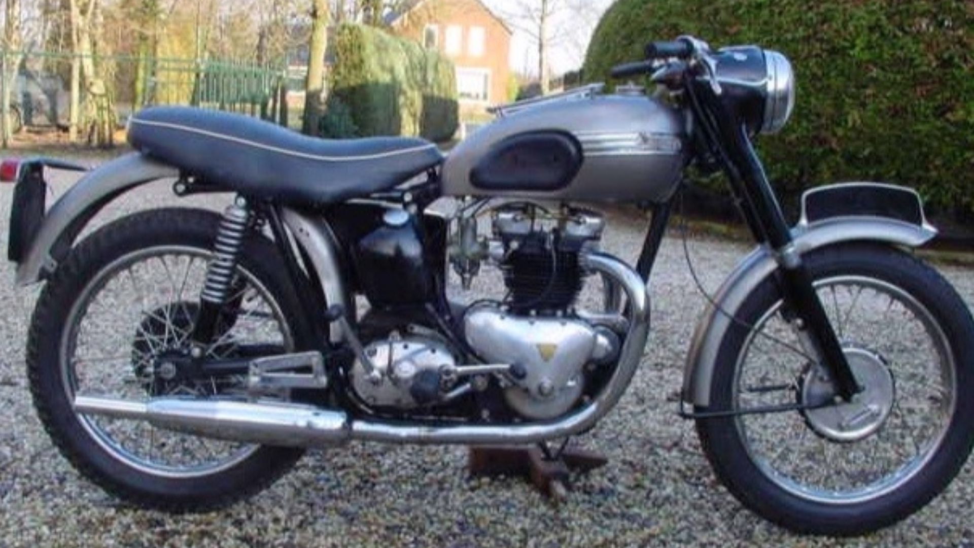 File:1955 Triumph 6T Thunderbird 650cc-motorcycle right side.jpg