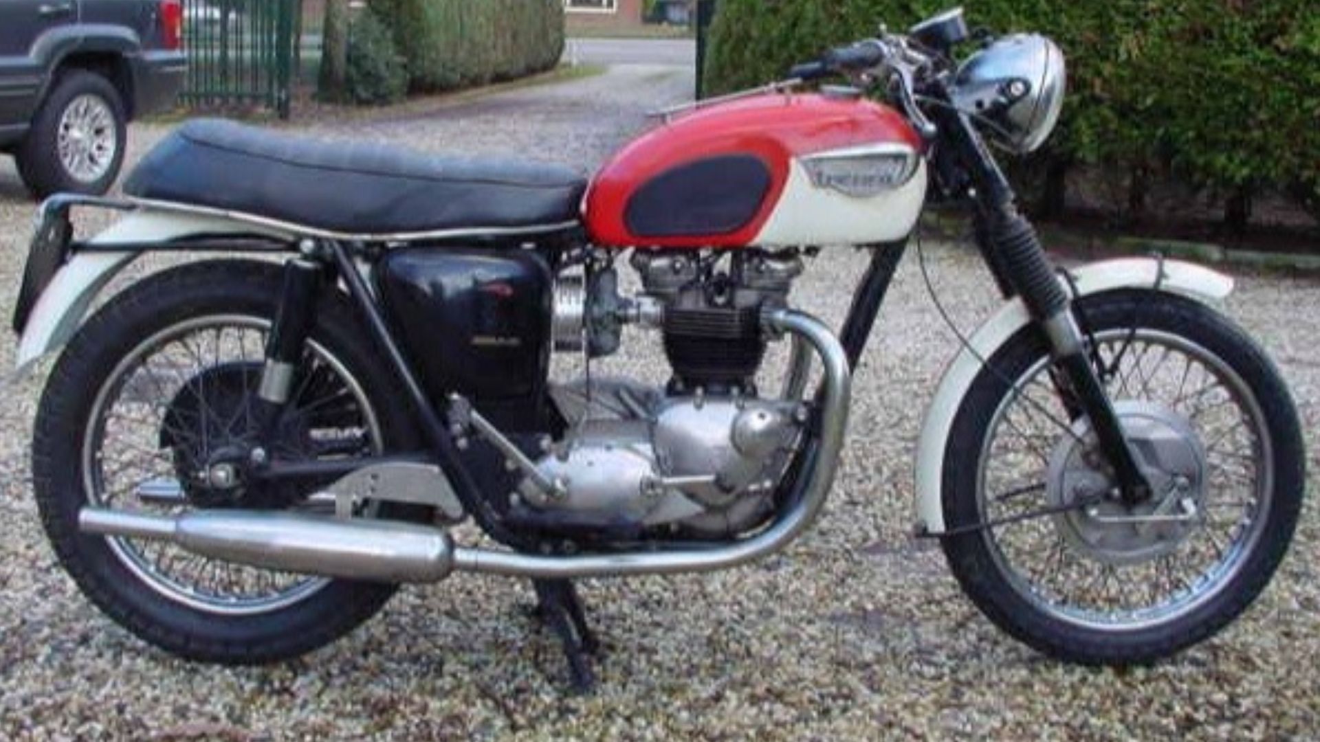 File:1966 Triumph 6T Thunderbird 650cc-motorcycle right side.jpg