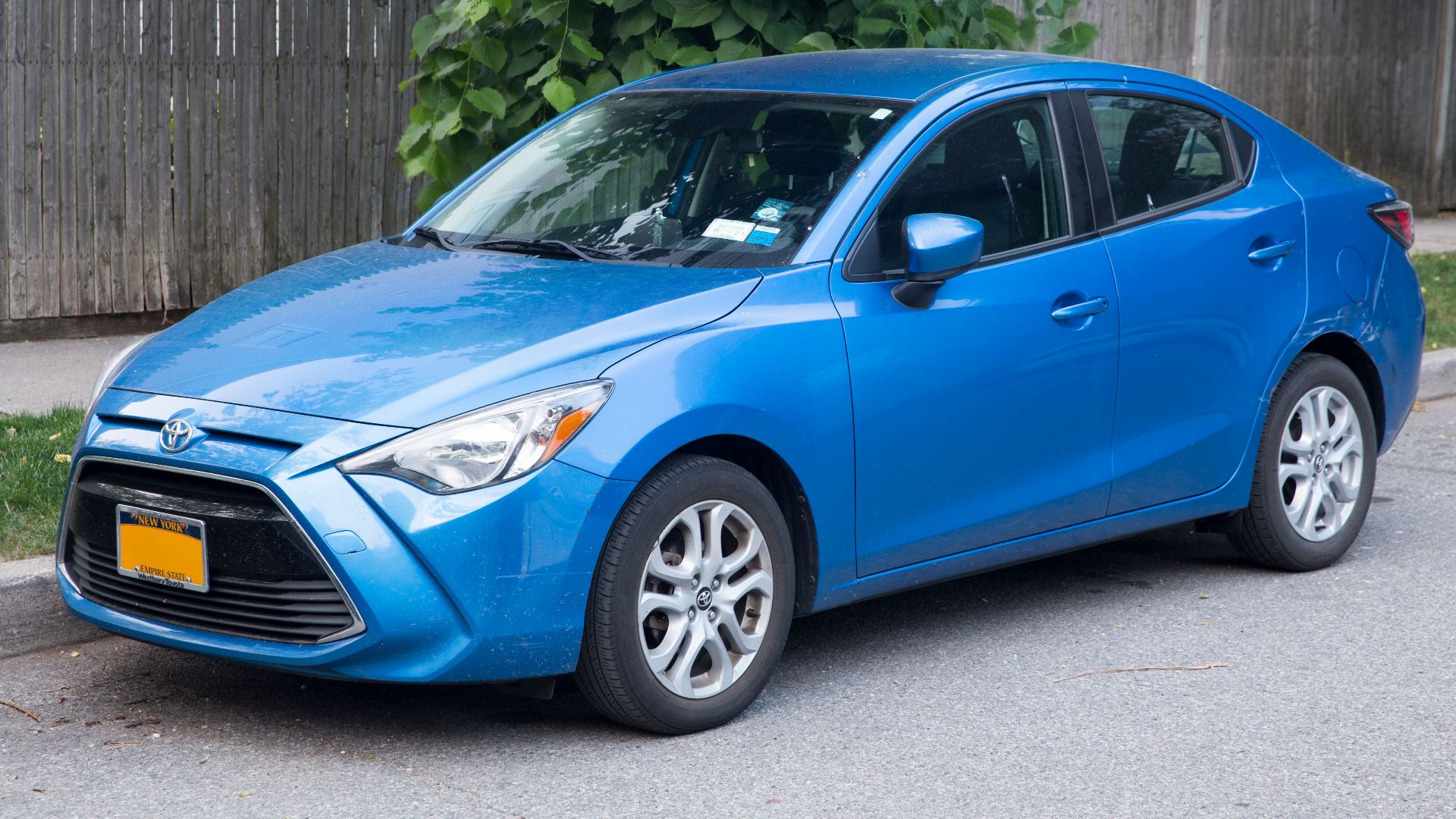 File:2017 Toyota Yaris iA sedan in Blue, front left.jpg