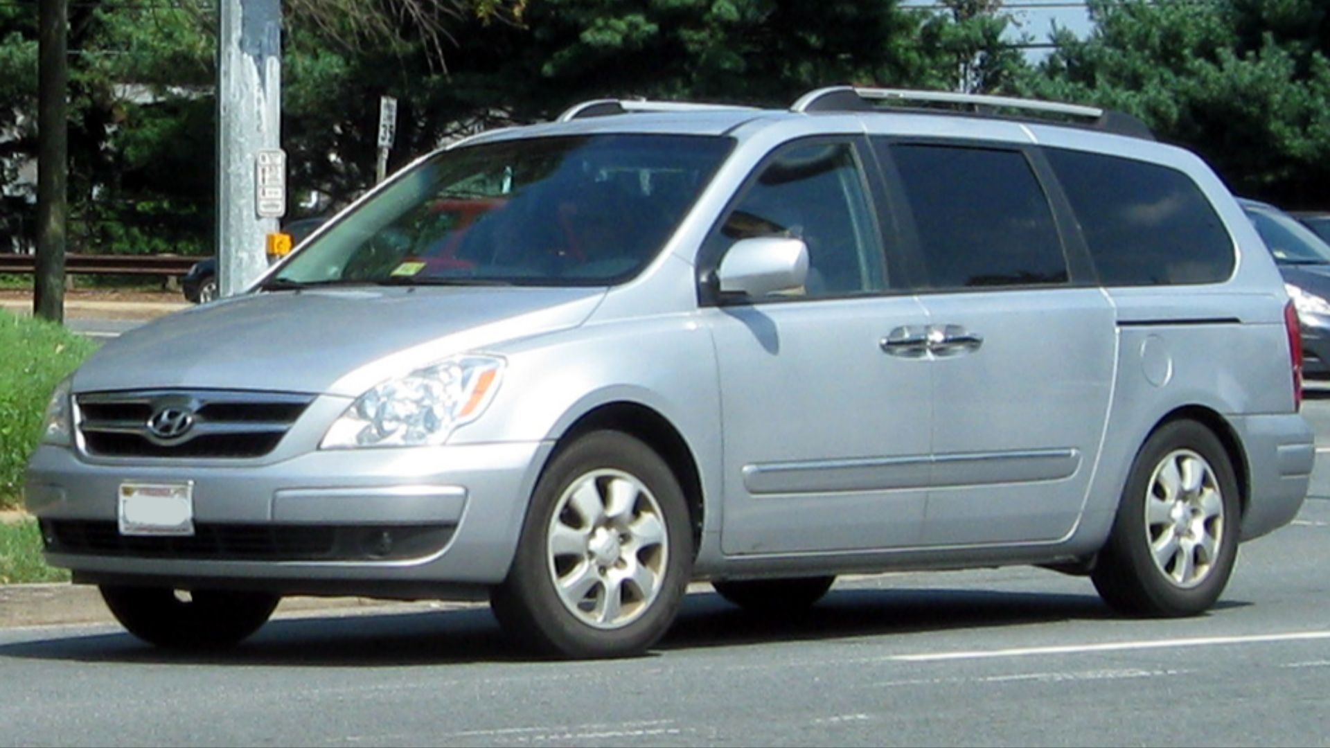 File:Hyundai Entourage -- 08-26-2011.jpg