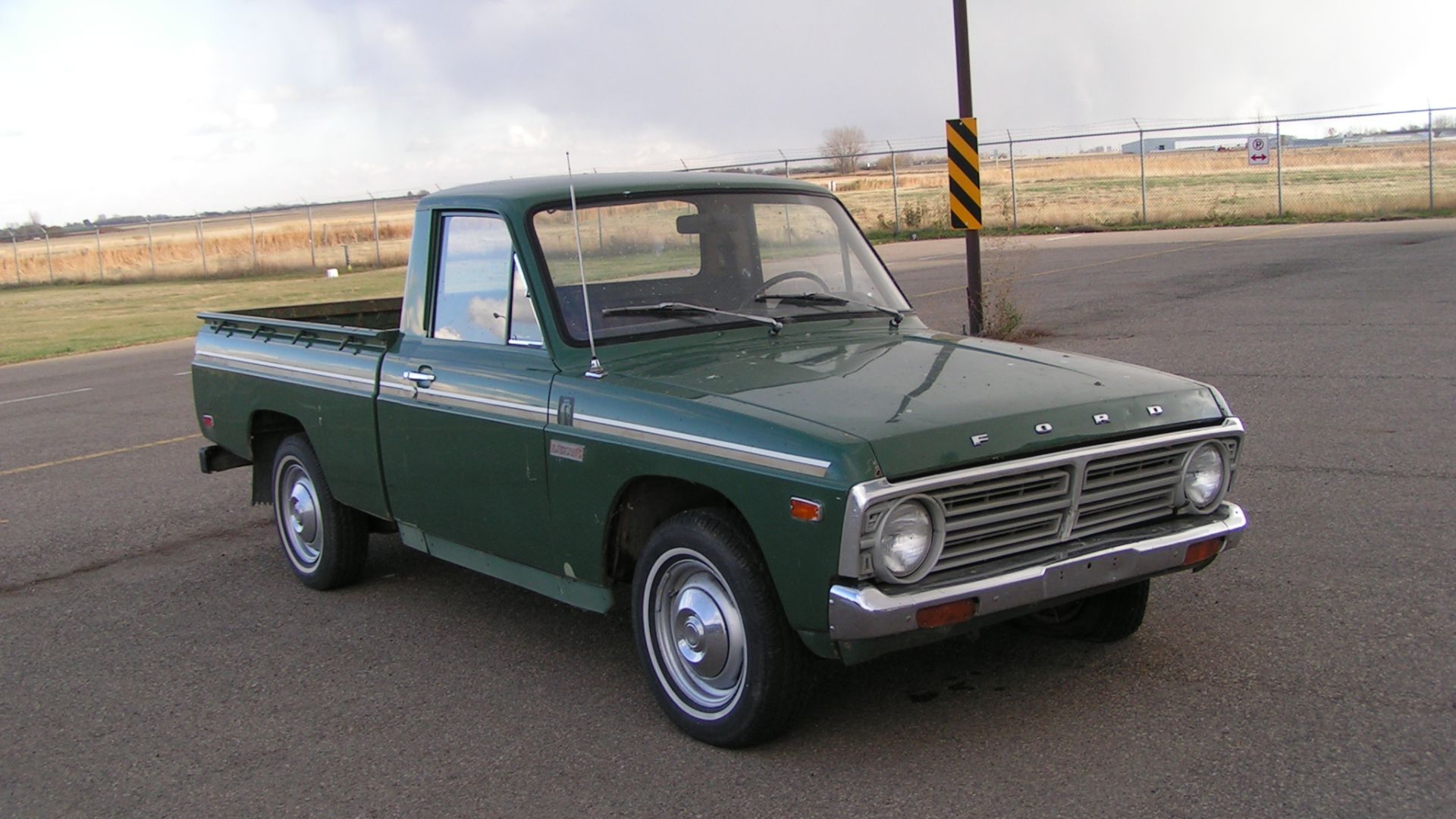 File:Ford Courier.jpg