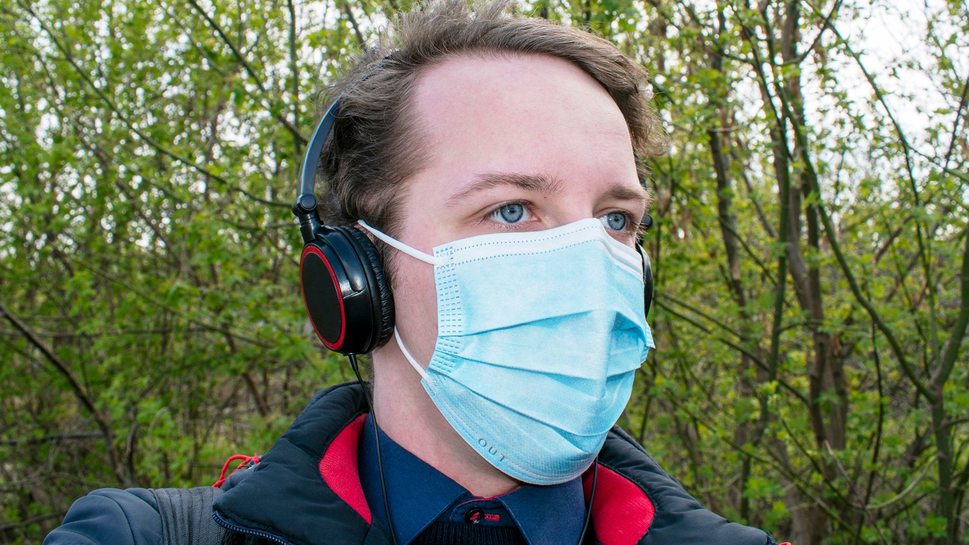 File:Wearing protective mask during the COVID-19 pandemic in Lutsk, April, 2020.jpg