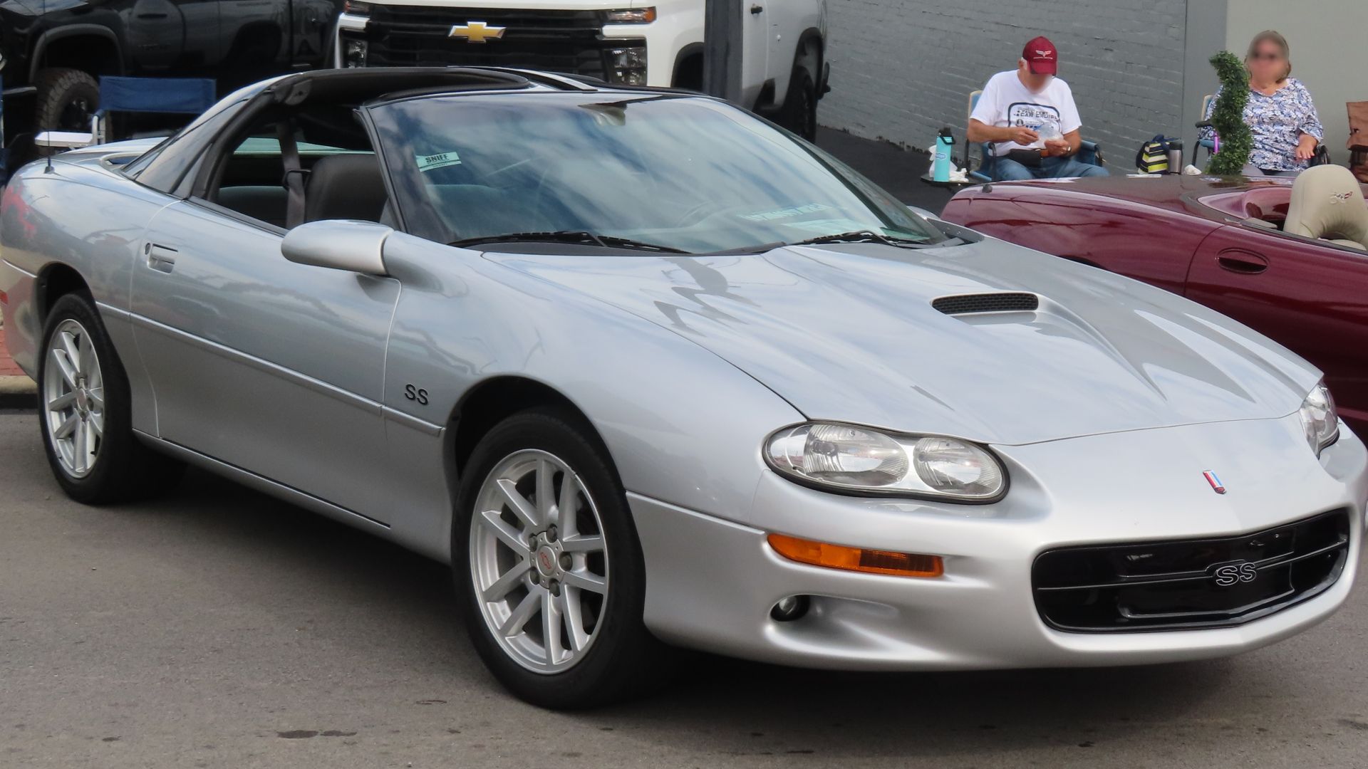 File:2002 Chevrolet Camaro SS coupe, front right, 09-27-2025.jpg