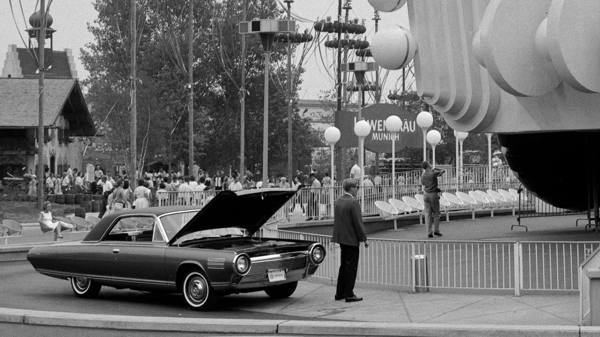 File:Chrysler Turbine Car Worlds Fair 1964.jpg