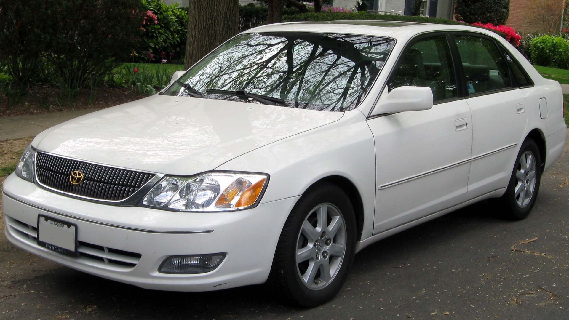 File:2000-2002 Toyota Avalon -- 04-11-2012 2.JPG
