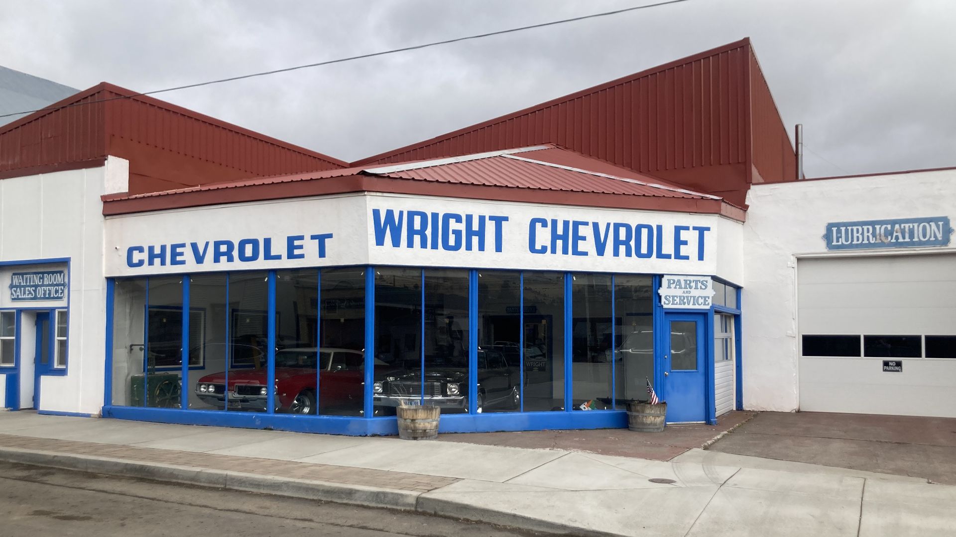 File:Wright Chevrolet in Fossil, Oregon.jpg