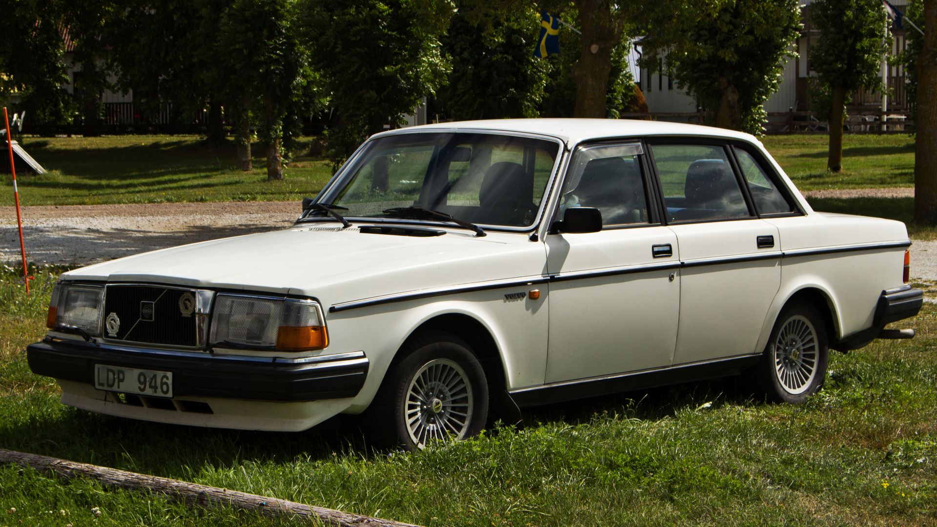 File:Volvo 240 GL.jpg
