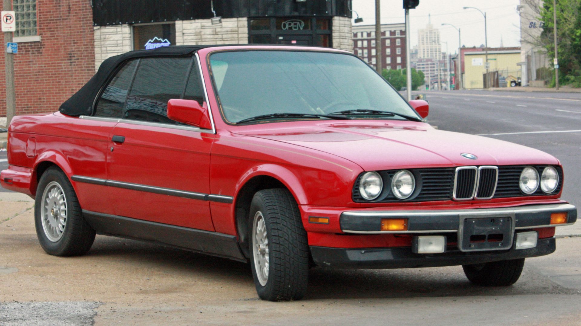 File:BMW 3 Series E30.jpg