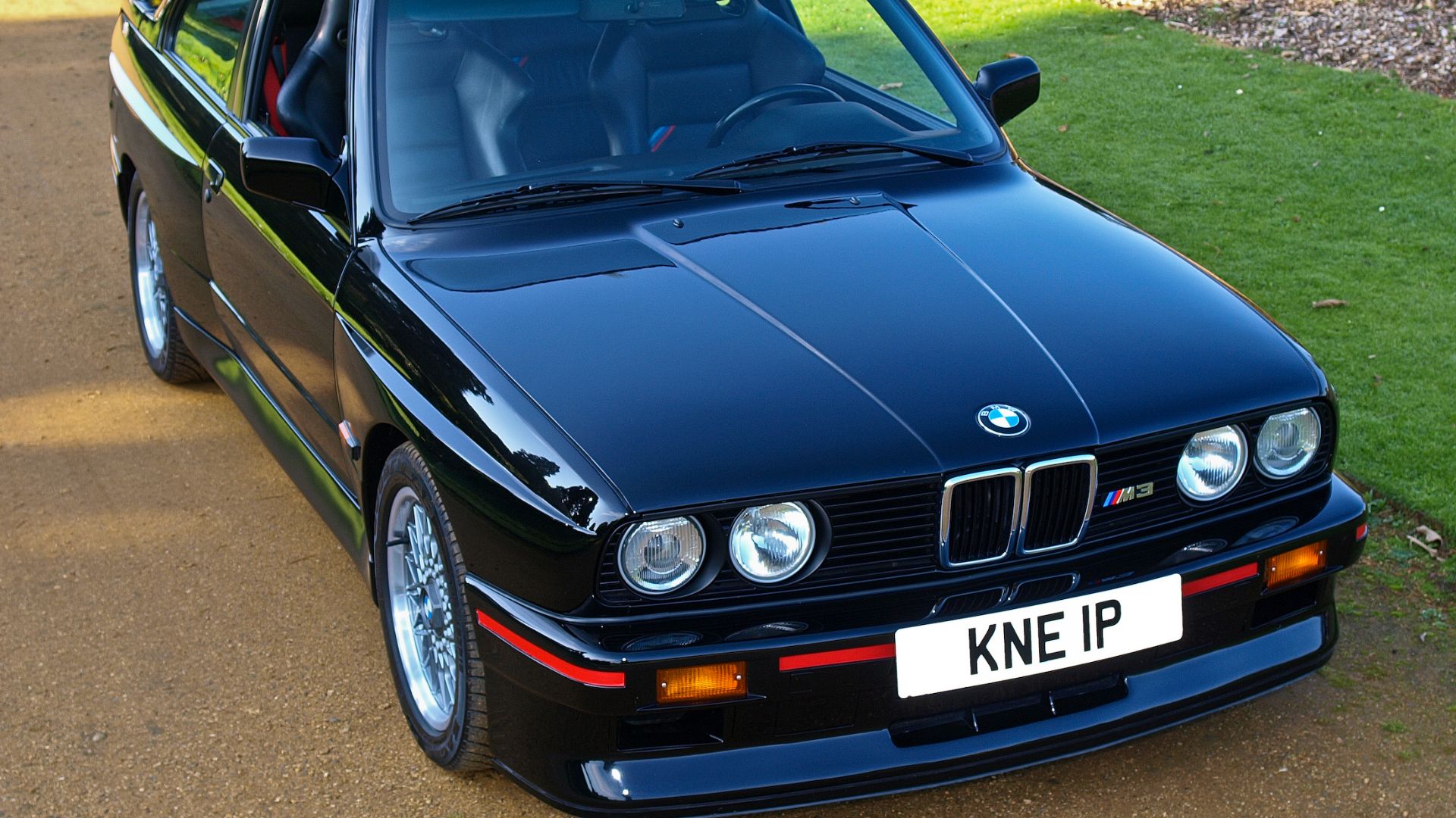 File:Black BMW M3 E30 fr.jpg